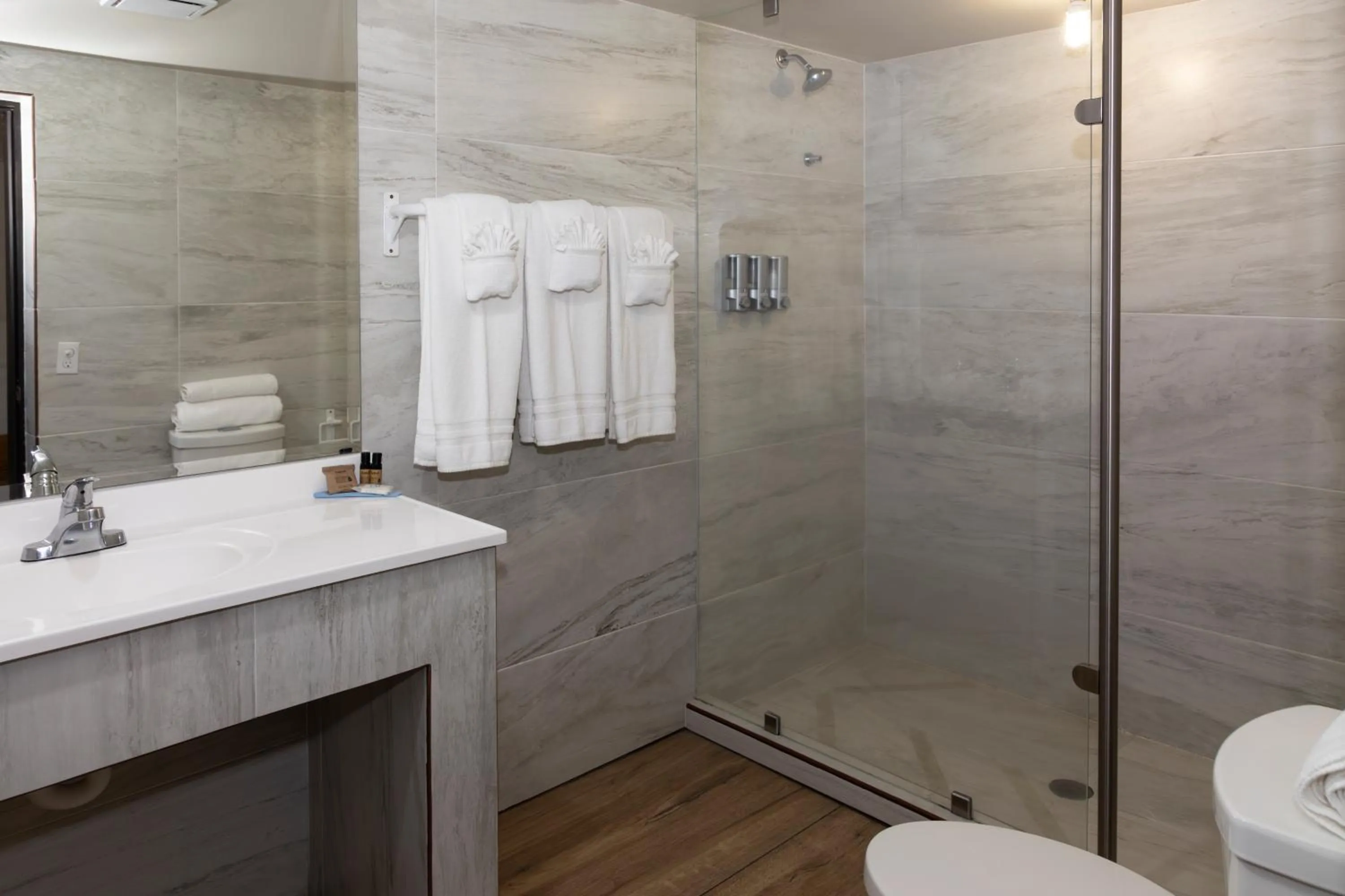 La Huerta Inn & Suites