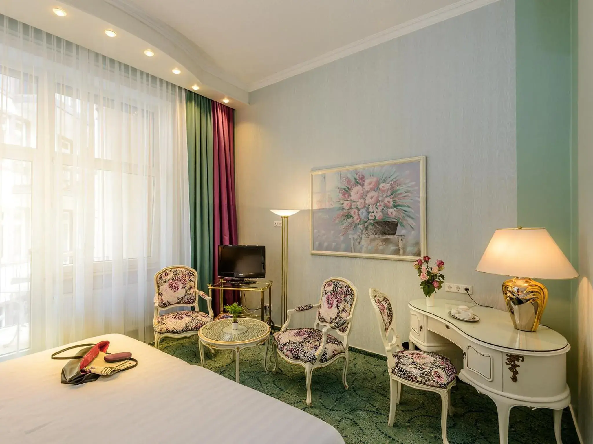 Photo of the whole room, Bed in Hotel Palmenhof Photo of the whole room, Bed in Hotel Palmenhof