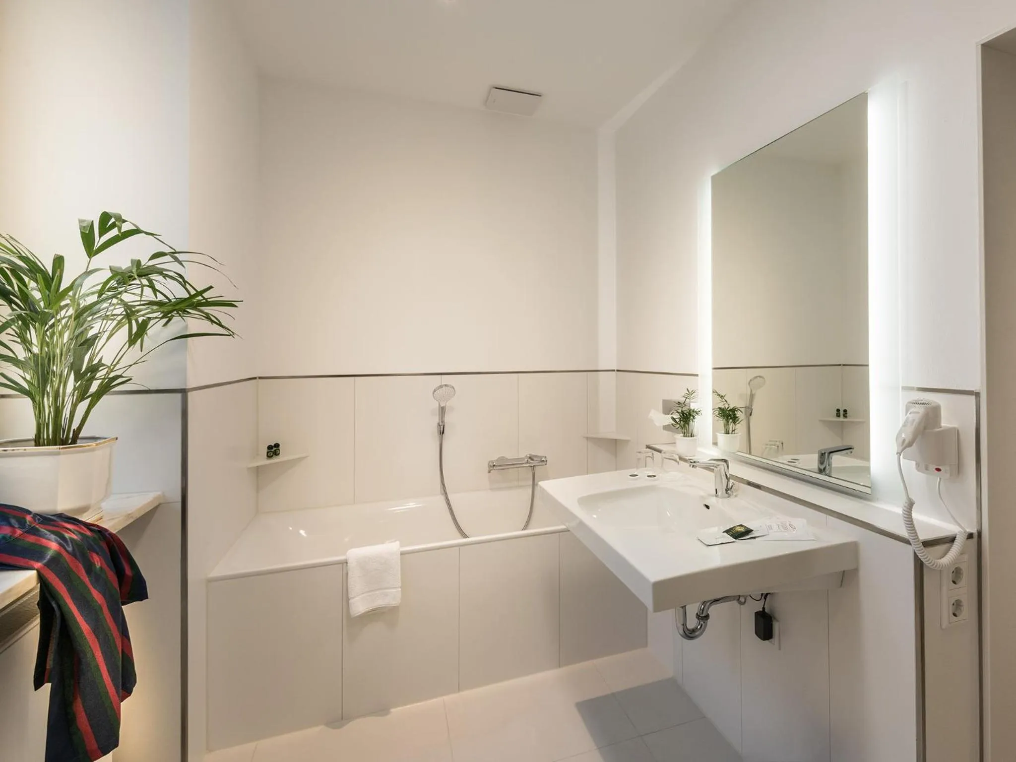 Shower in Hotel Palmenhof