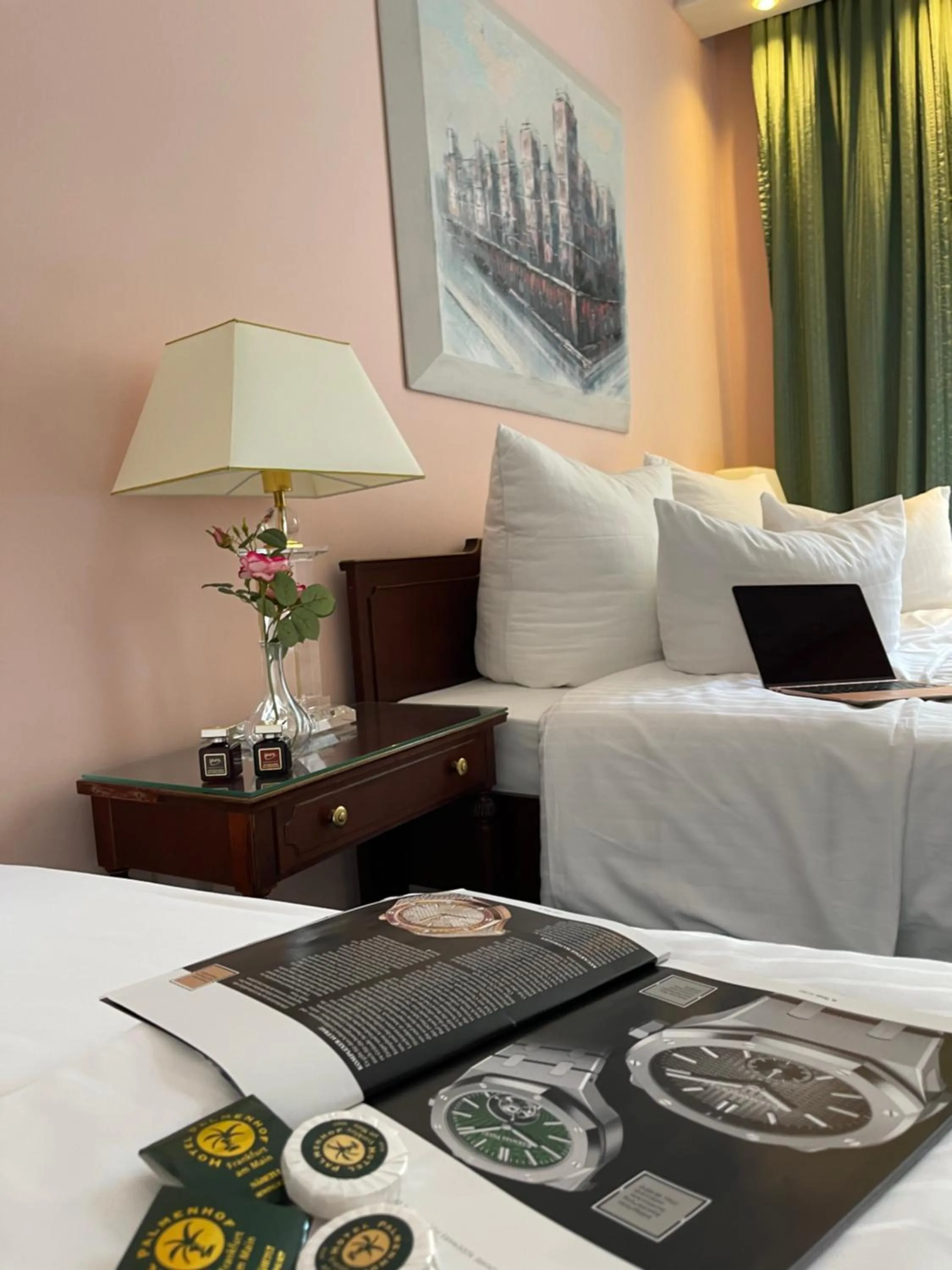 Living room, Bed in Hotel Palmenhof