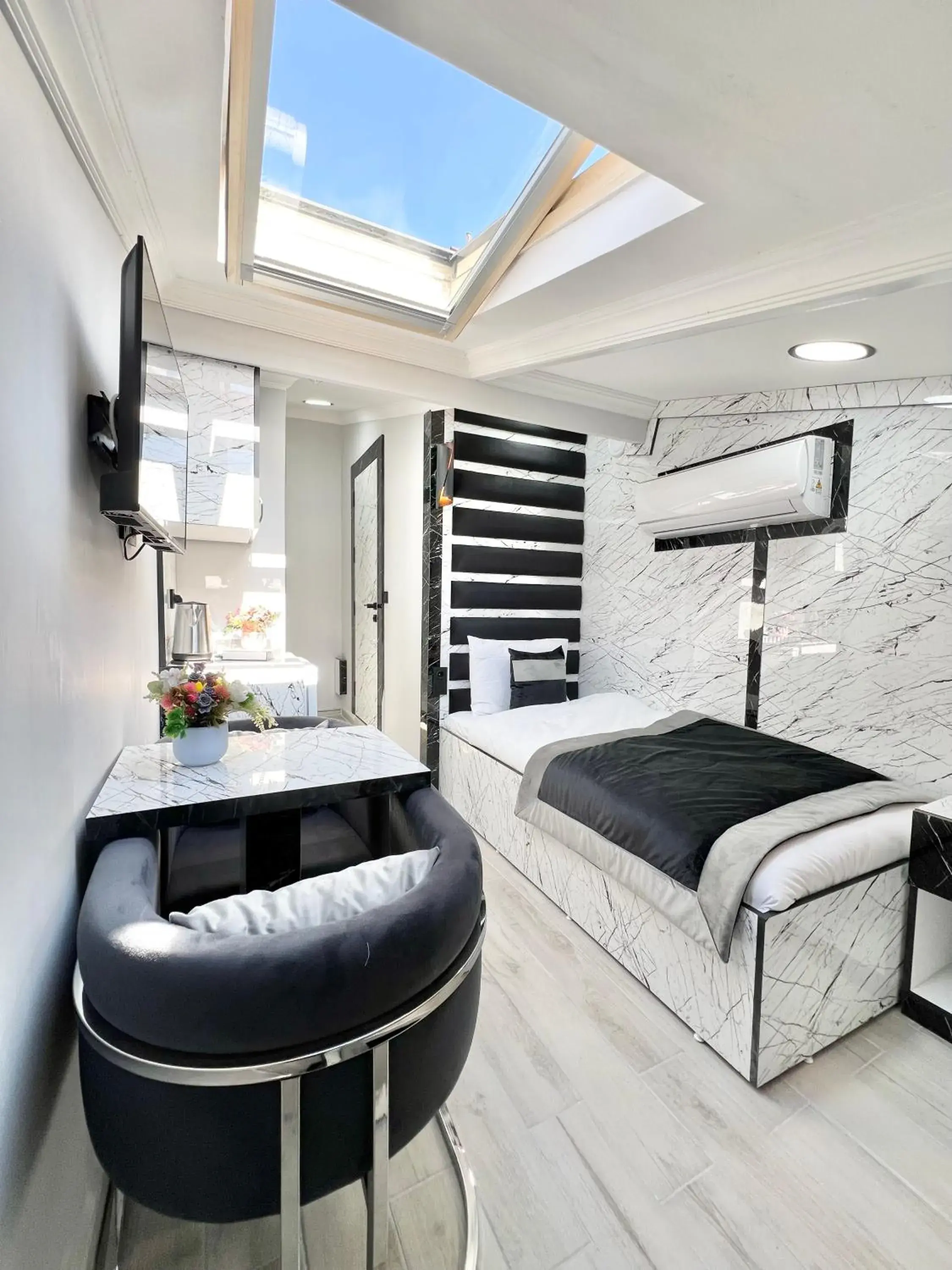 Twin Room in Taksim Larissa hotel suites Twin Room in Taksim Larissa hotel suites