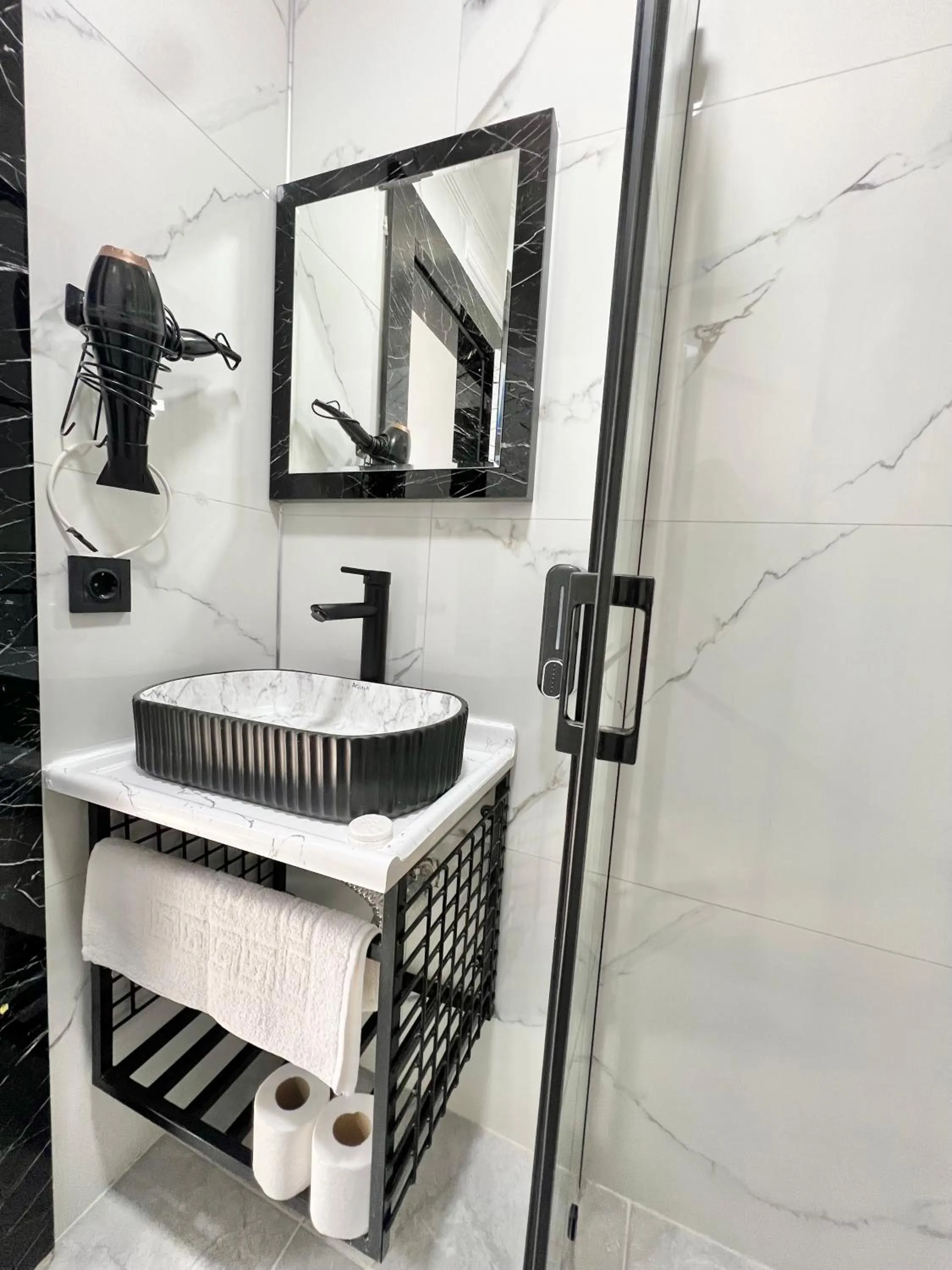 Taksim Larissa hotel suites