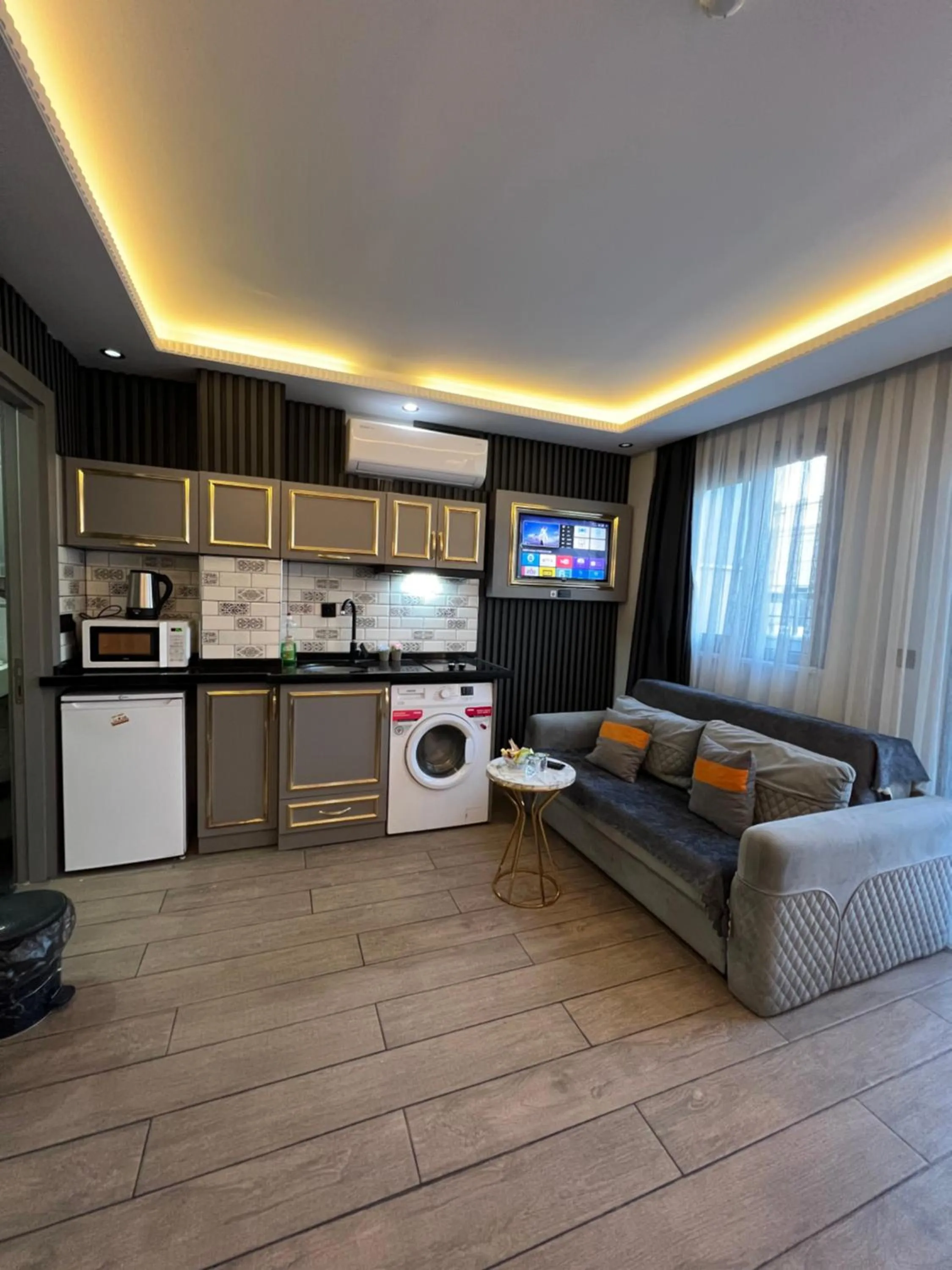 TV and multimedia in Taksim Larissa hotel suites