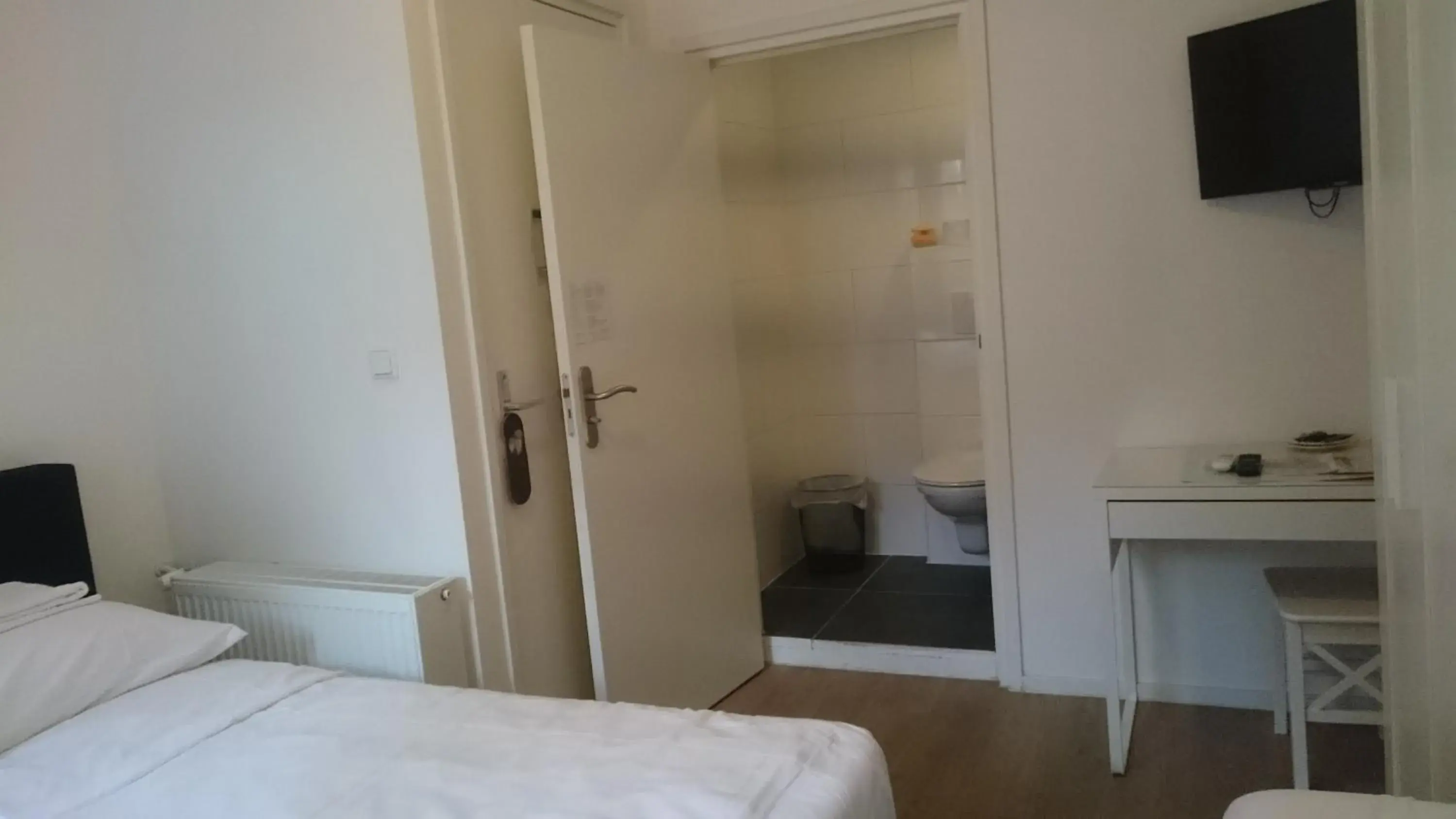 Budget Double Room in Wellness Suite Utrecht Budget Double Room in Wellness Suite Utrecht