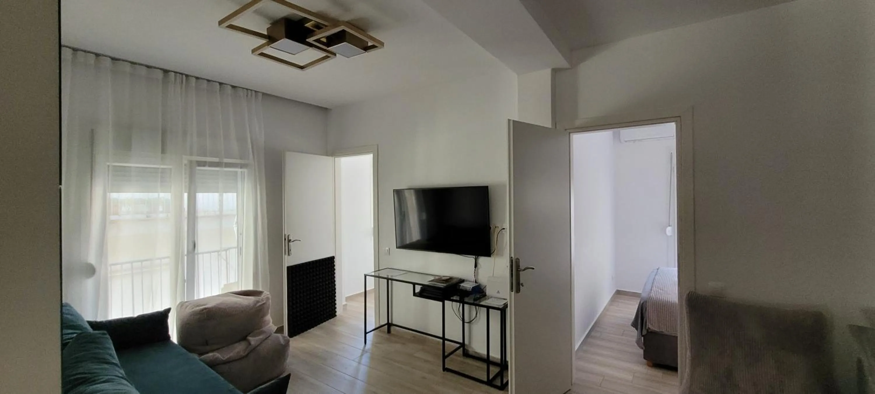 TV and multimedia in Ivory Lane City Center Luxury Suite