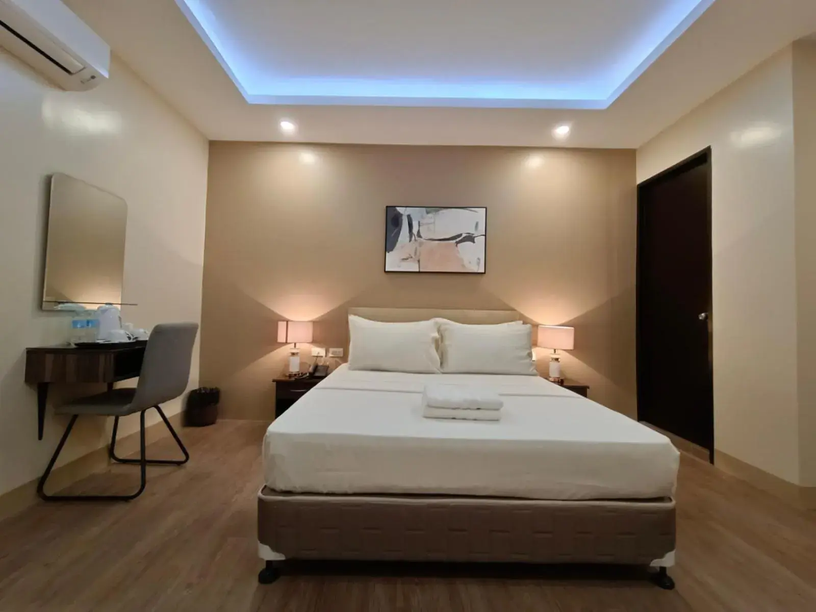 Photo of the whole room in Beaver Hotel Photo of the whole room in Beaver Hotel