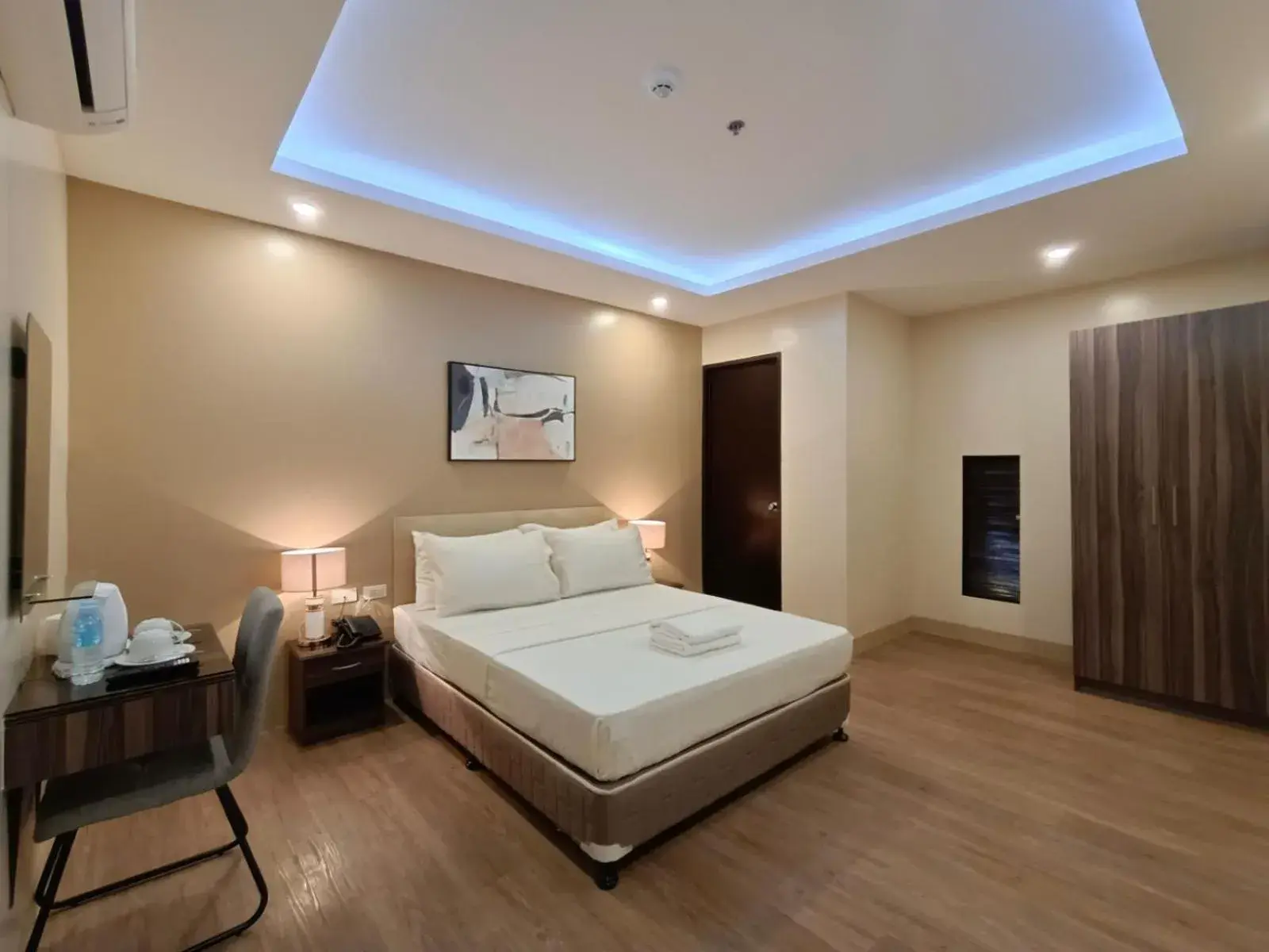 Photo of the whole room in Beaver Hotel Photo of the whole room in Beaver Hotel