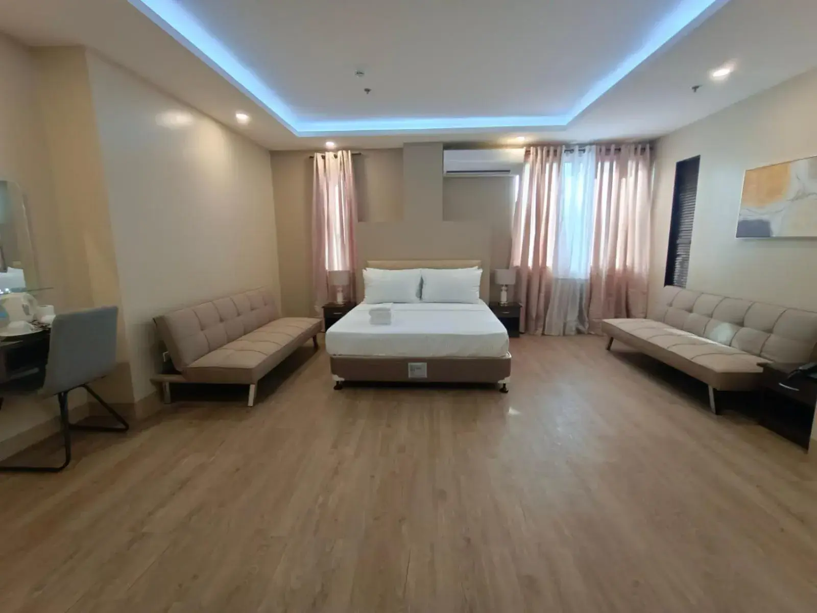 Photo of the whole room in Beaver Hotel Photo of the whole room in Beaver Hotel