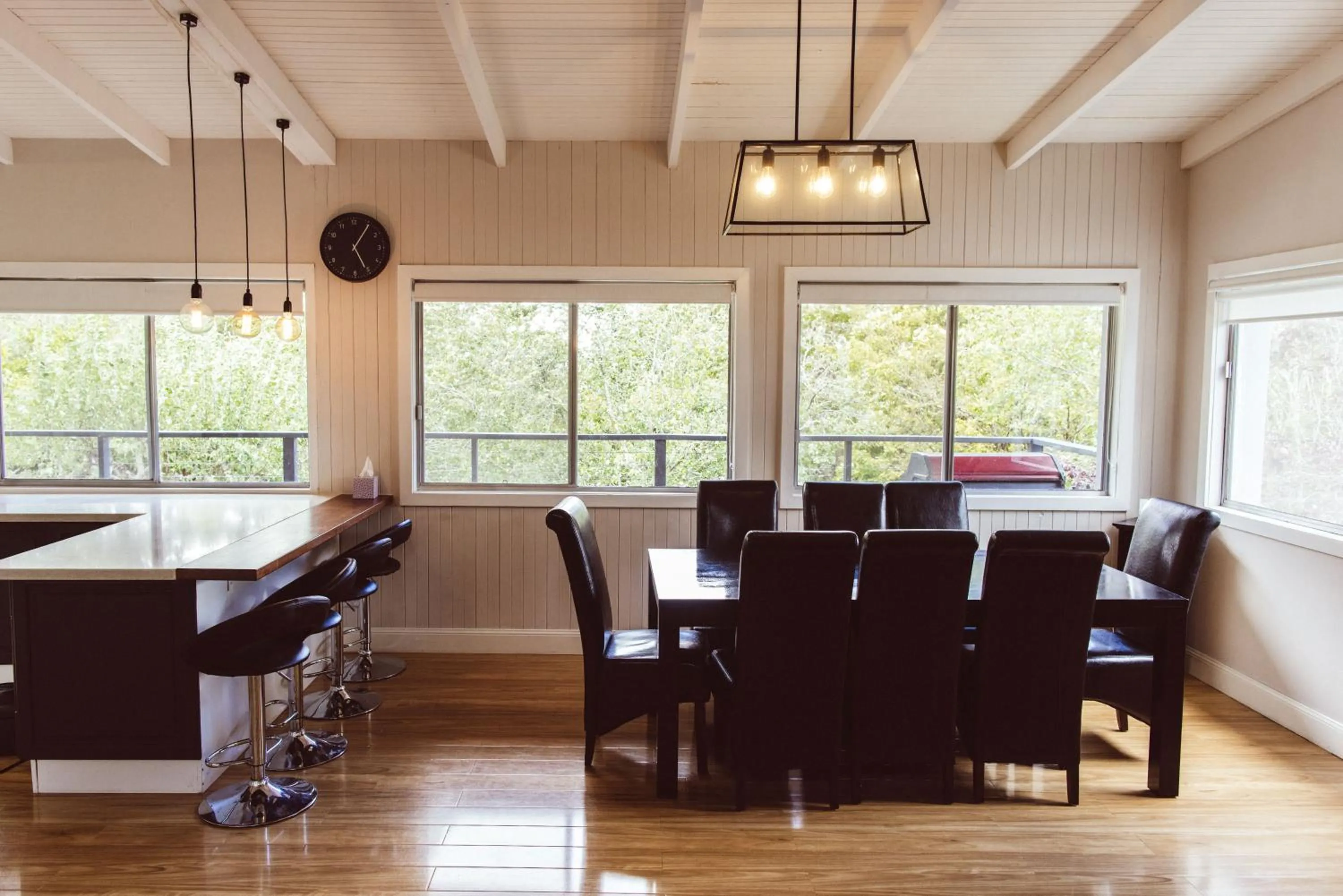 Dining area in WildLife Lodge Katoomba