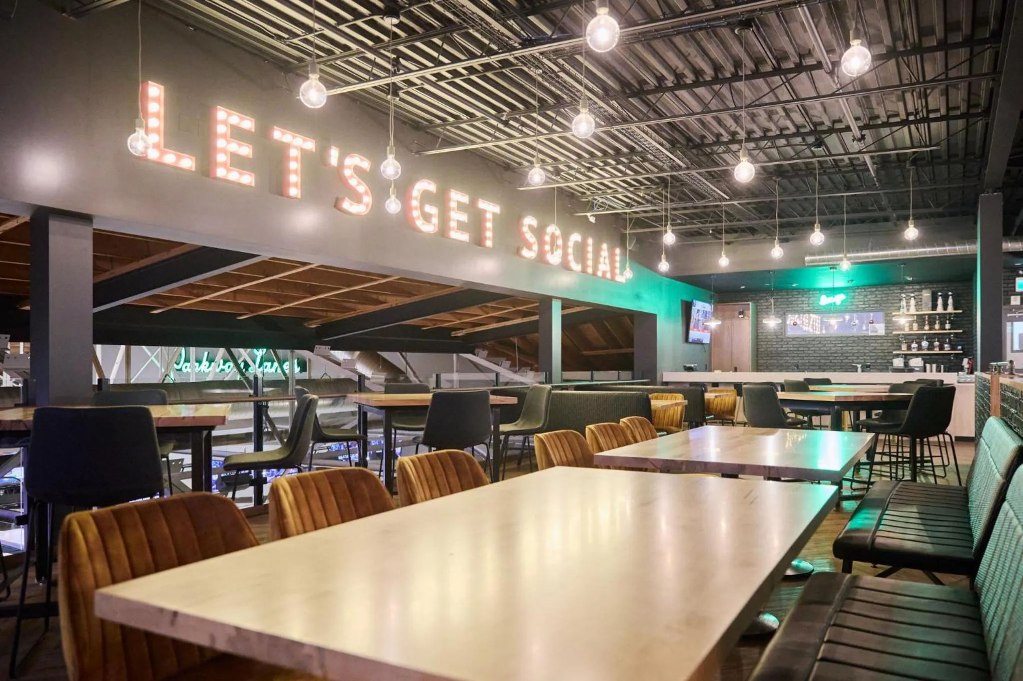 Lounge or bar in Holiday Inn Hotel & Suites St.Catharines-Niagara by IHG