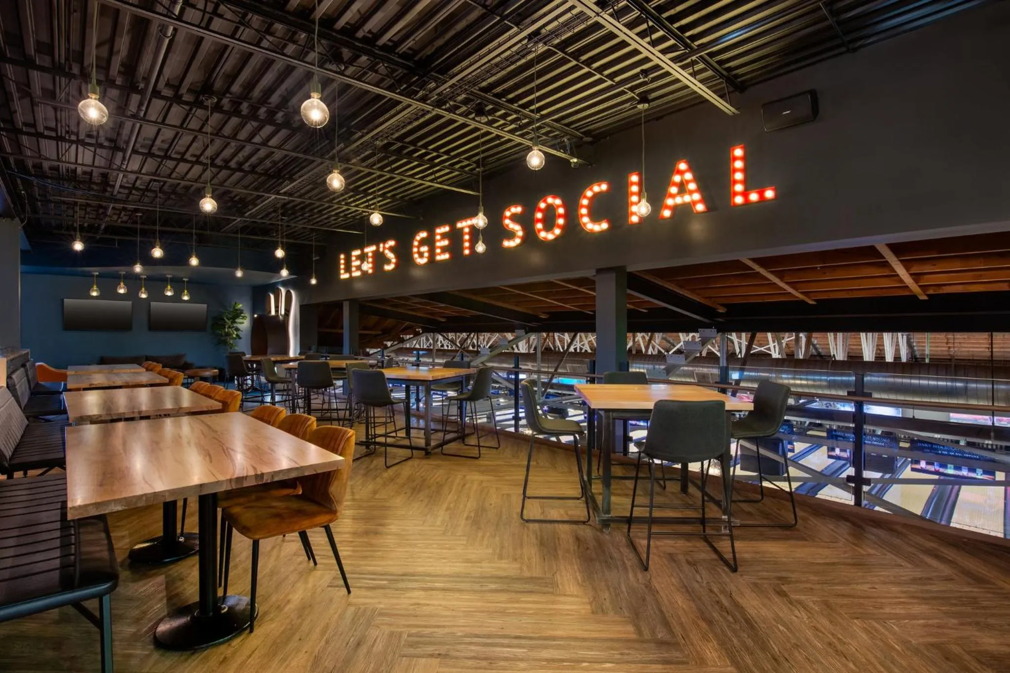 Lounge or bar in Holiday Inn Hotel & Suites St.Catharines-Niagara by IHG