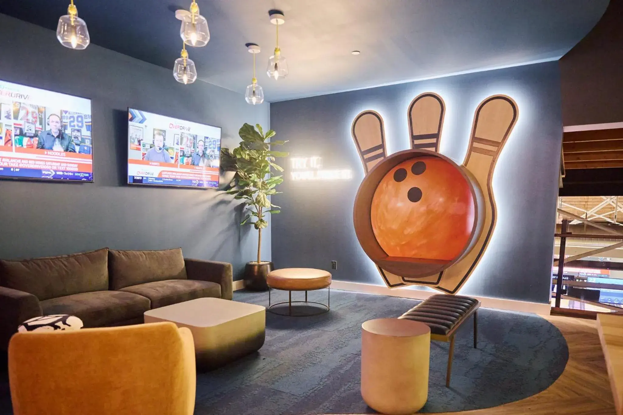 Lounge or bar in Holiday Inn Hotel & Suites St.Catharines-Niagara by IHG Lounge or bar in Holiday Inn Hotel & Suites St.Catharines-Niagara by IHG