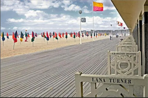 Beach in Studio Deauville-Les Marinas,vue mer et bassin