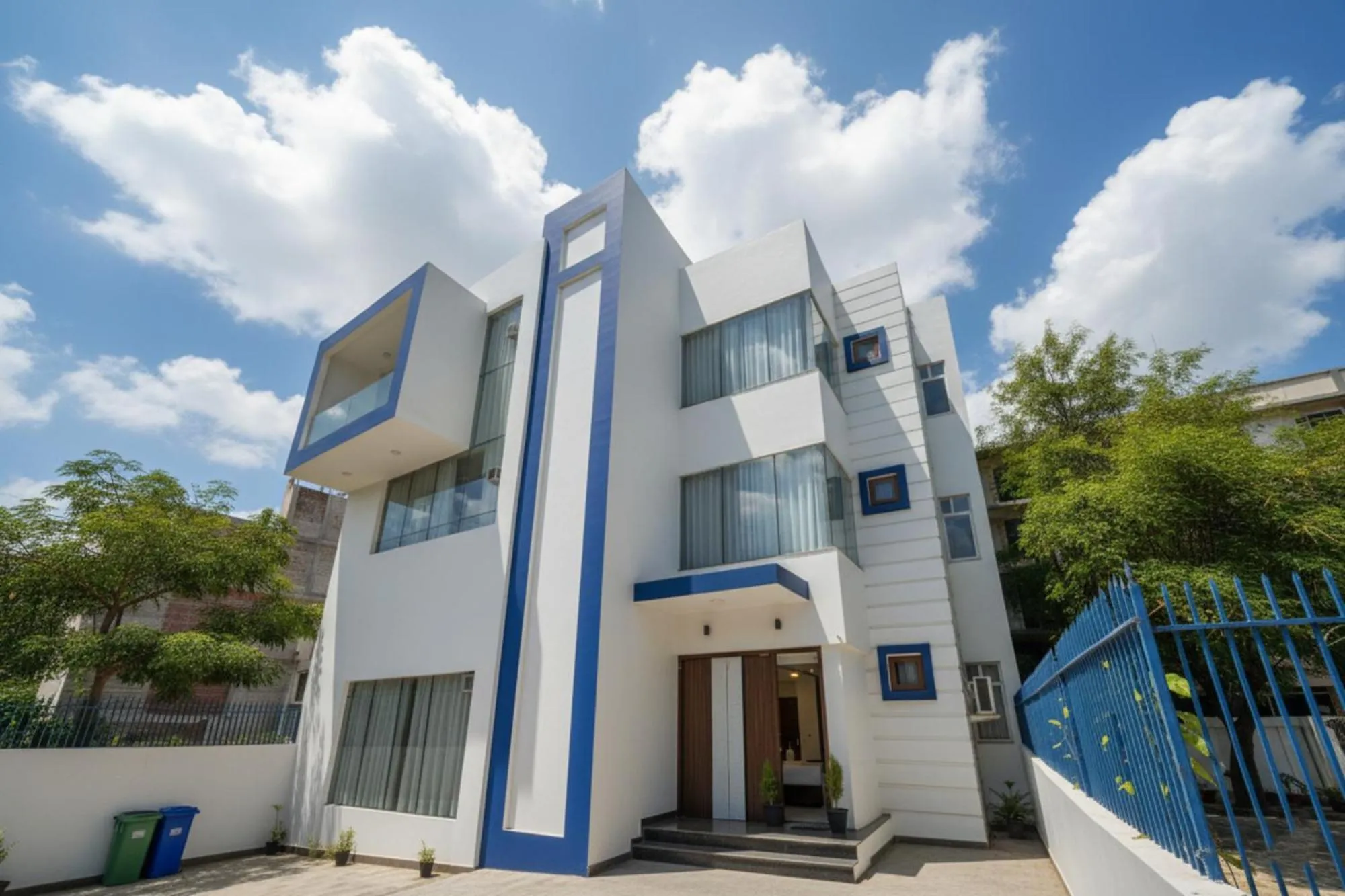 Facade/entrance in FabHotel Oyster Villa
