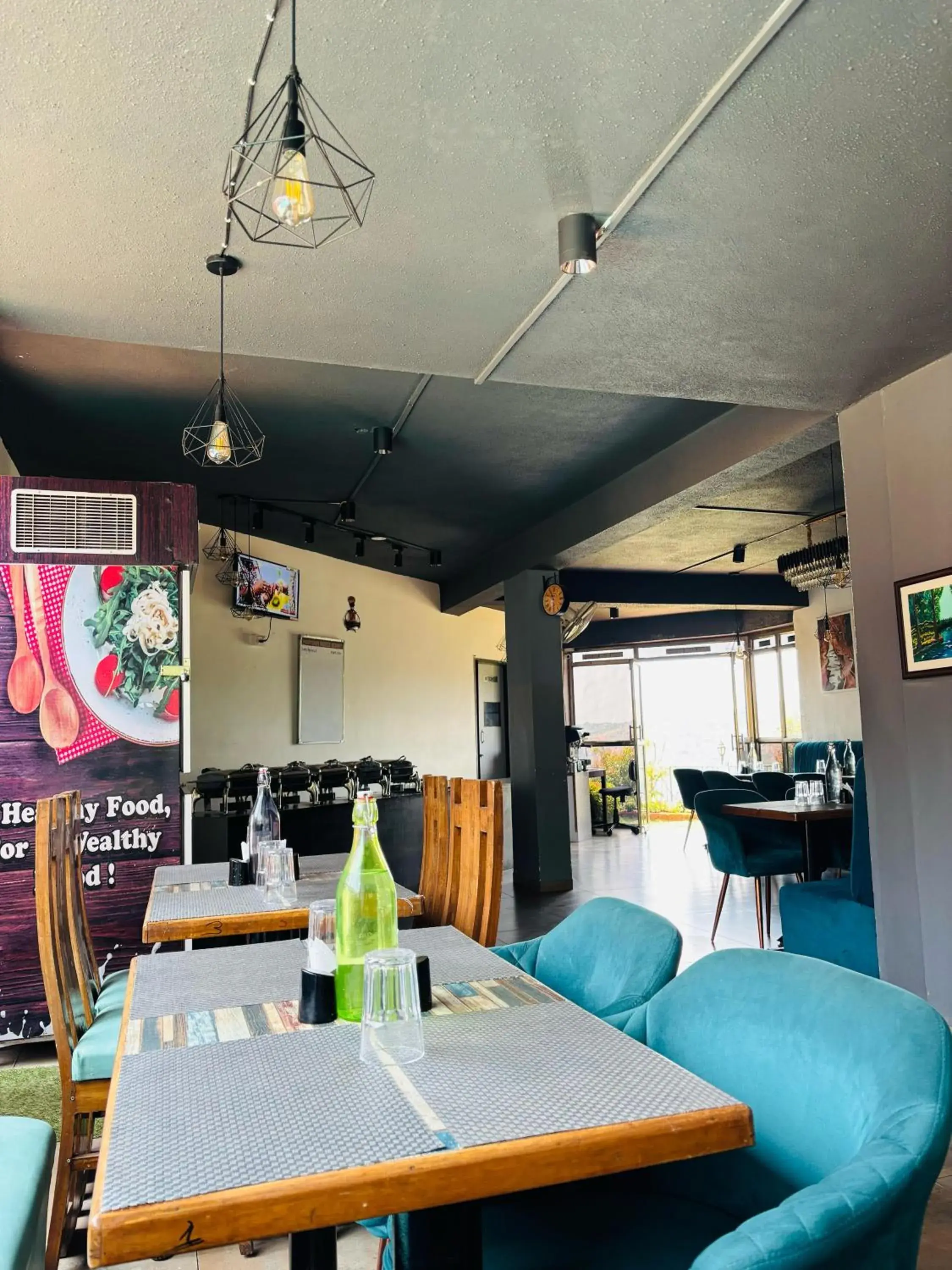 Restaurant/places to eat in Mountain Breeze Resort, Mahabaleshwar Restaurant/places to eat in Mountain Breeze Resort, Mahabaleshwar