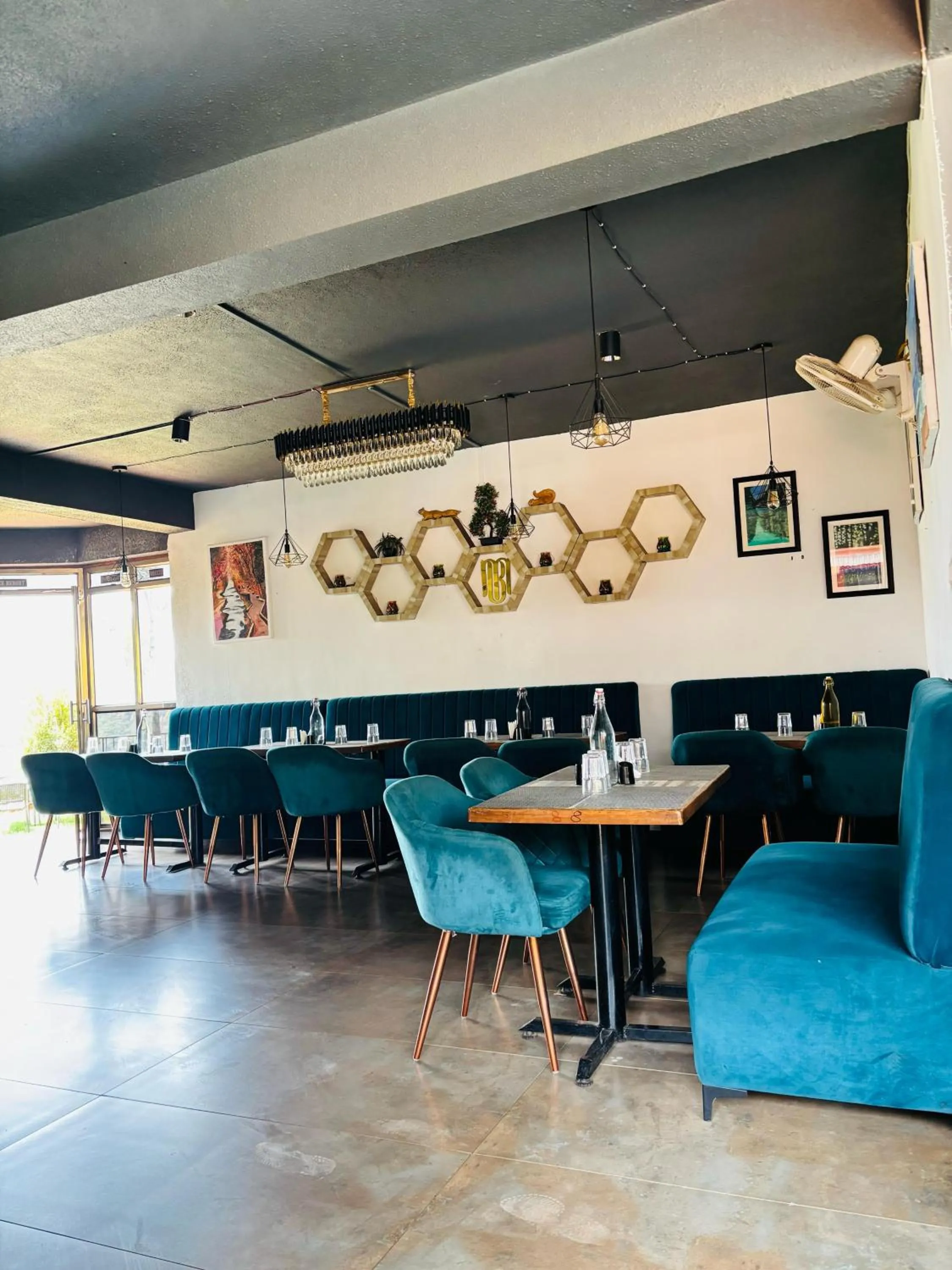 Restaurant/places to eat in Mountain Breeze Resort, Mahabaleshwar