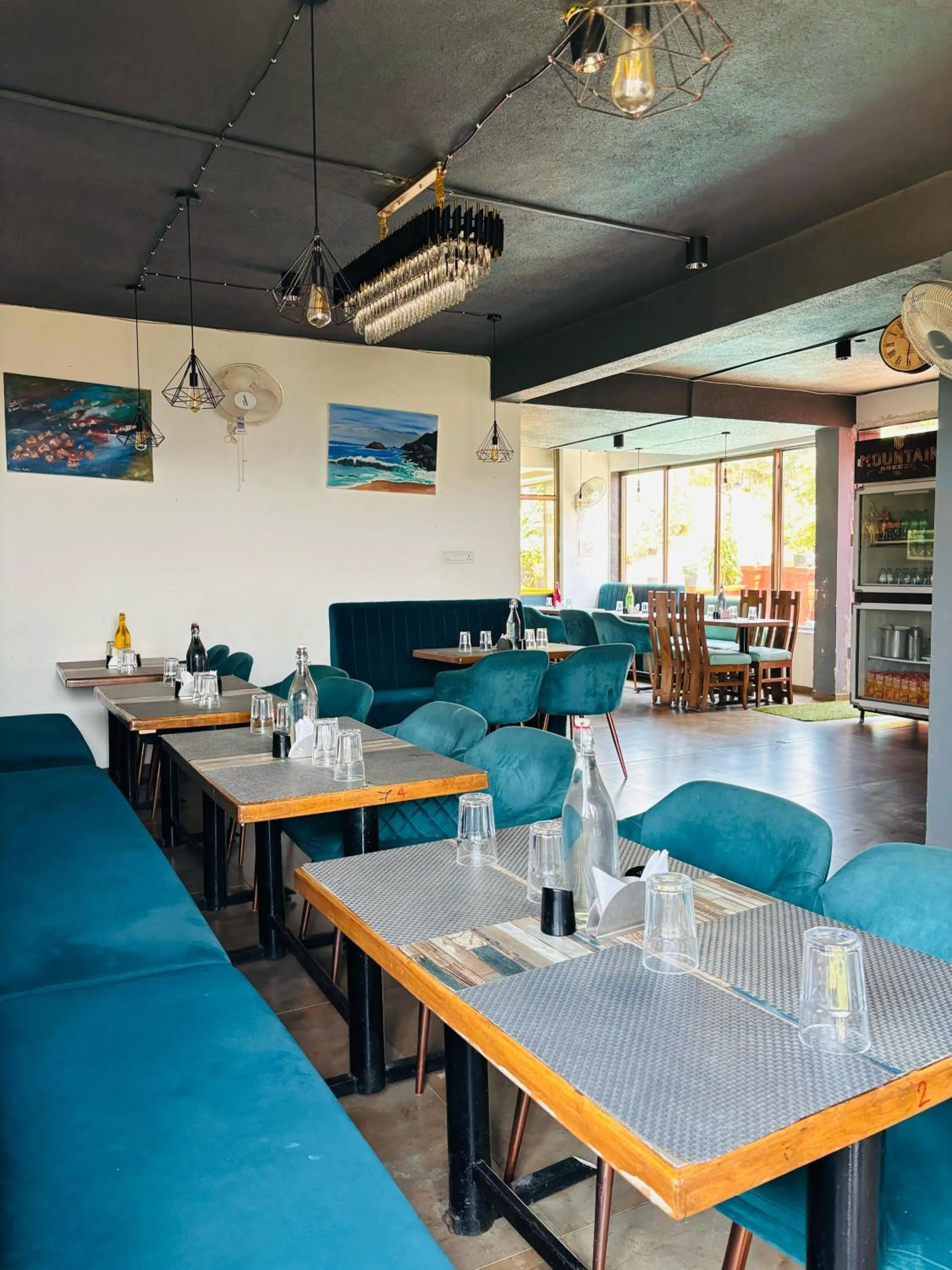 Restaurant/places to eat in Mountain Breeze Resort, Mahabaleshwar