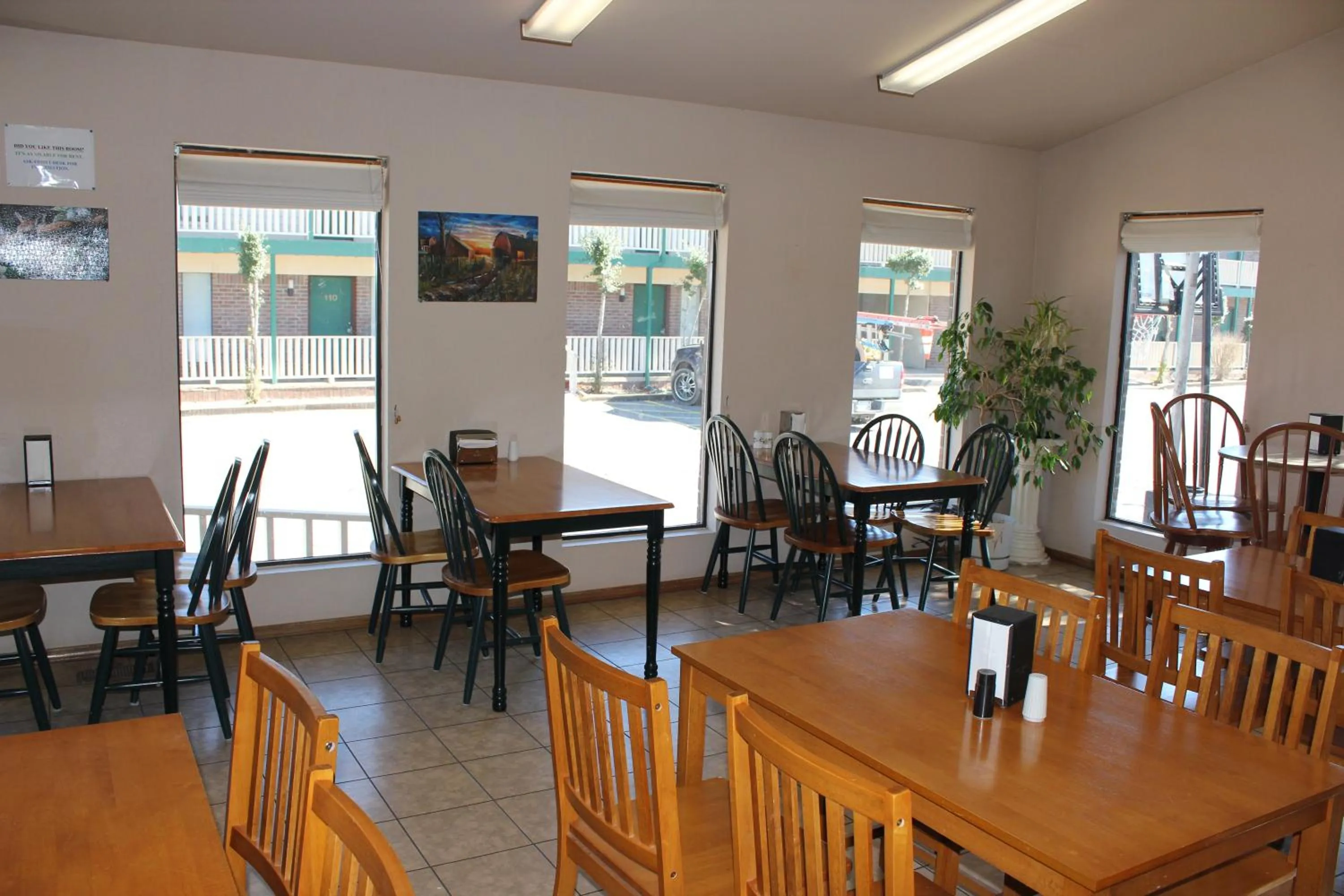 Restaurant/Places to Eat in Oakhill Inn Tahlequah