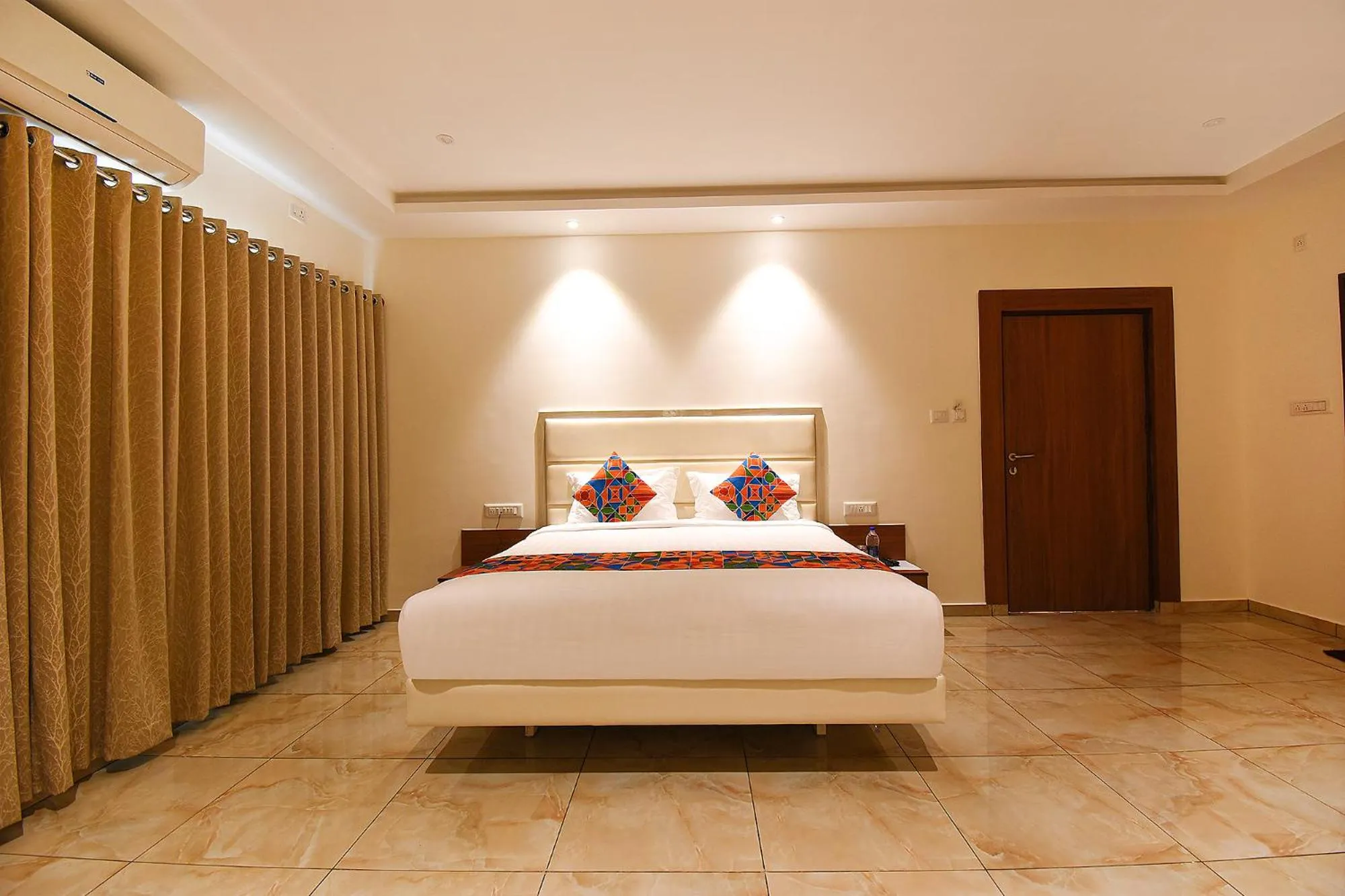 Bed in FabHotel High Rise - Marathalli