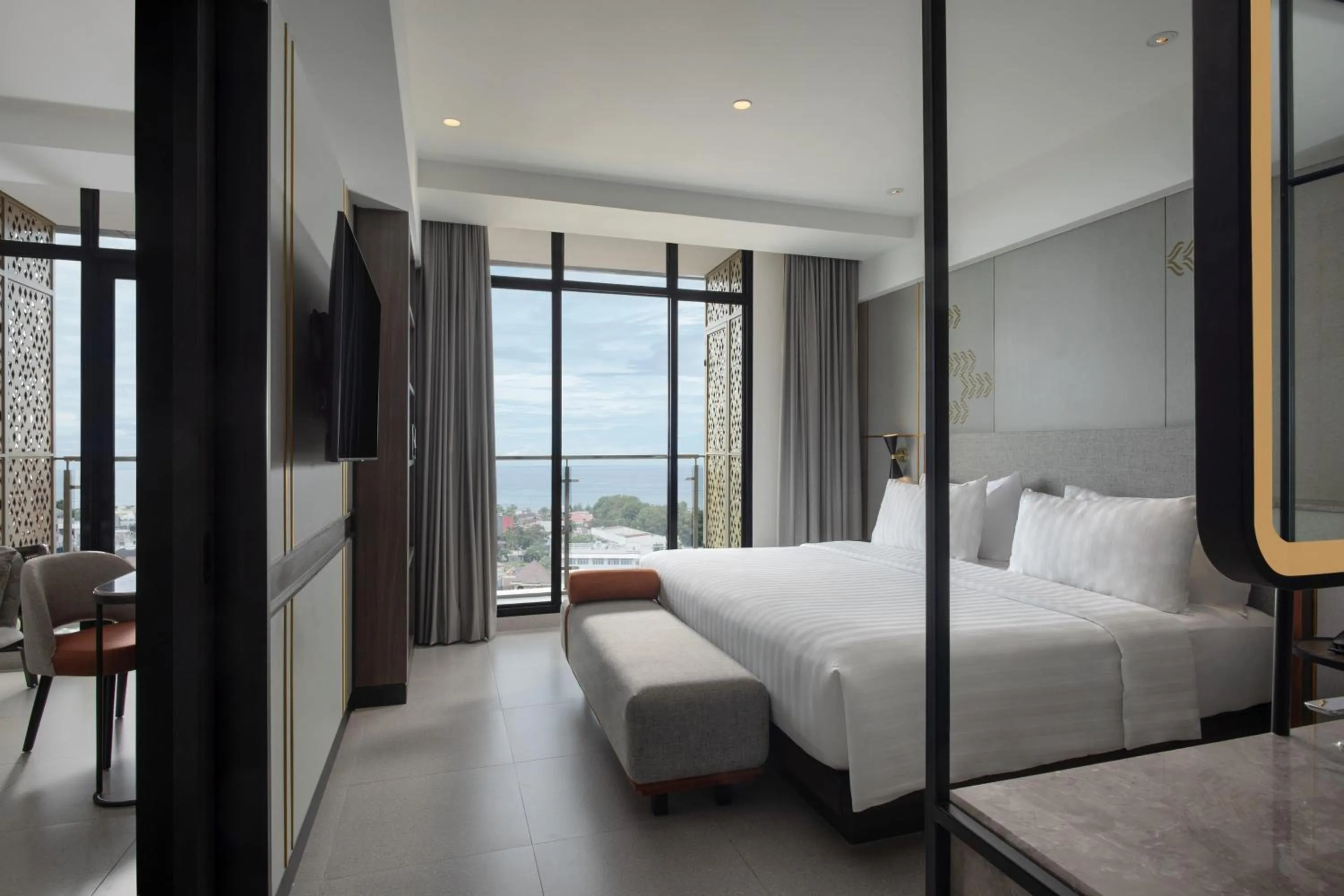 Photo of the whole room, Bed in Hotel Santika Premiere Padang