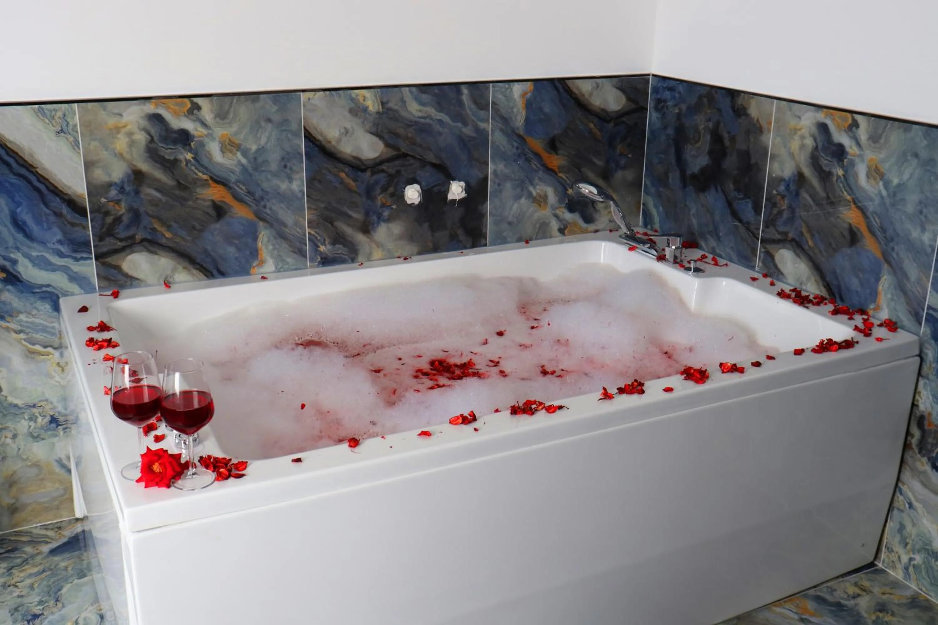 Hot Tub in Blue Ay Boutique Hotel