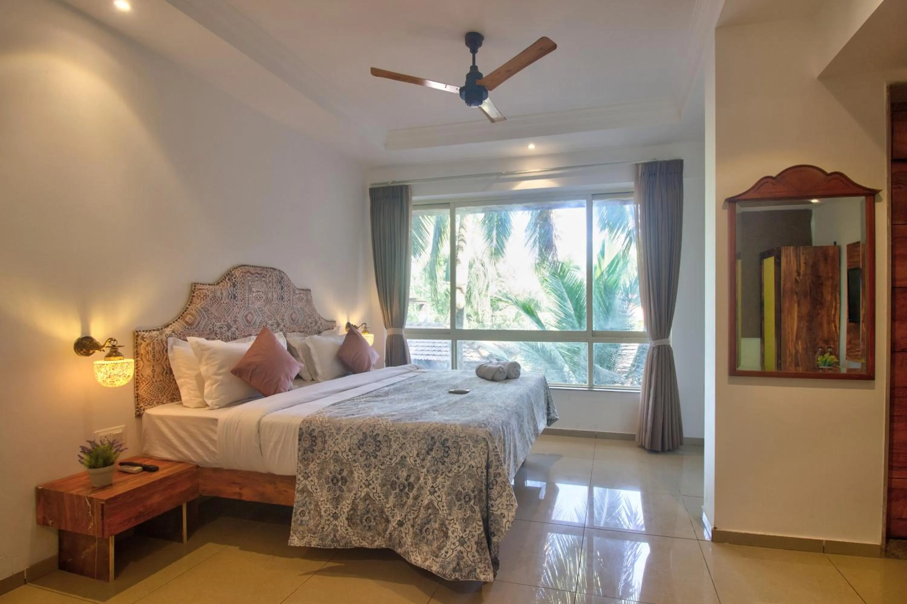 Photo of the whole room, Bed in Hotel Sea Sapphire ,Calangute