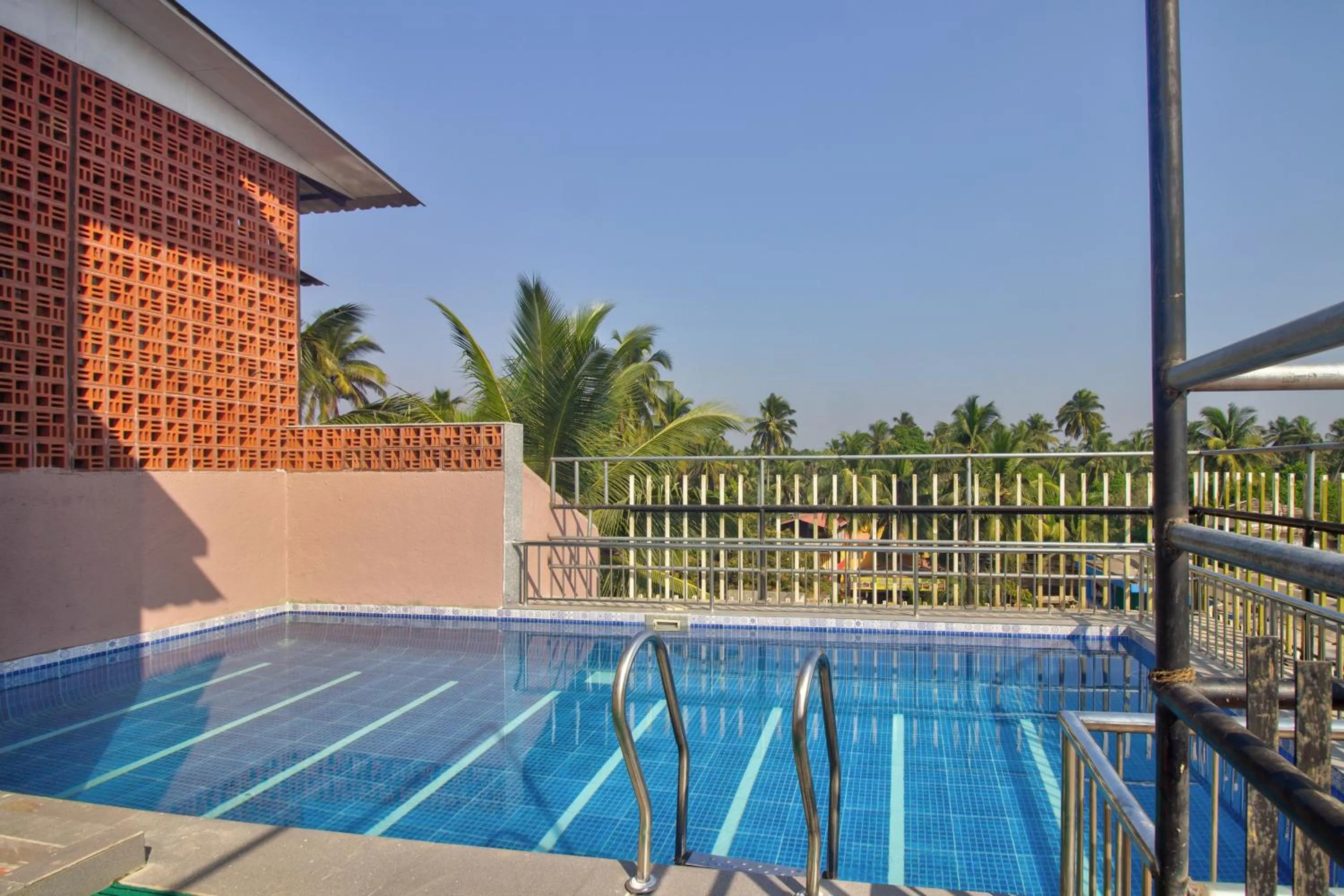 Swimming pool in Hotel Sea Sapphire ,Calangute