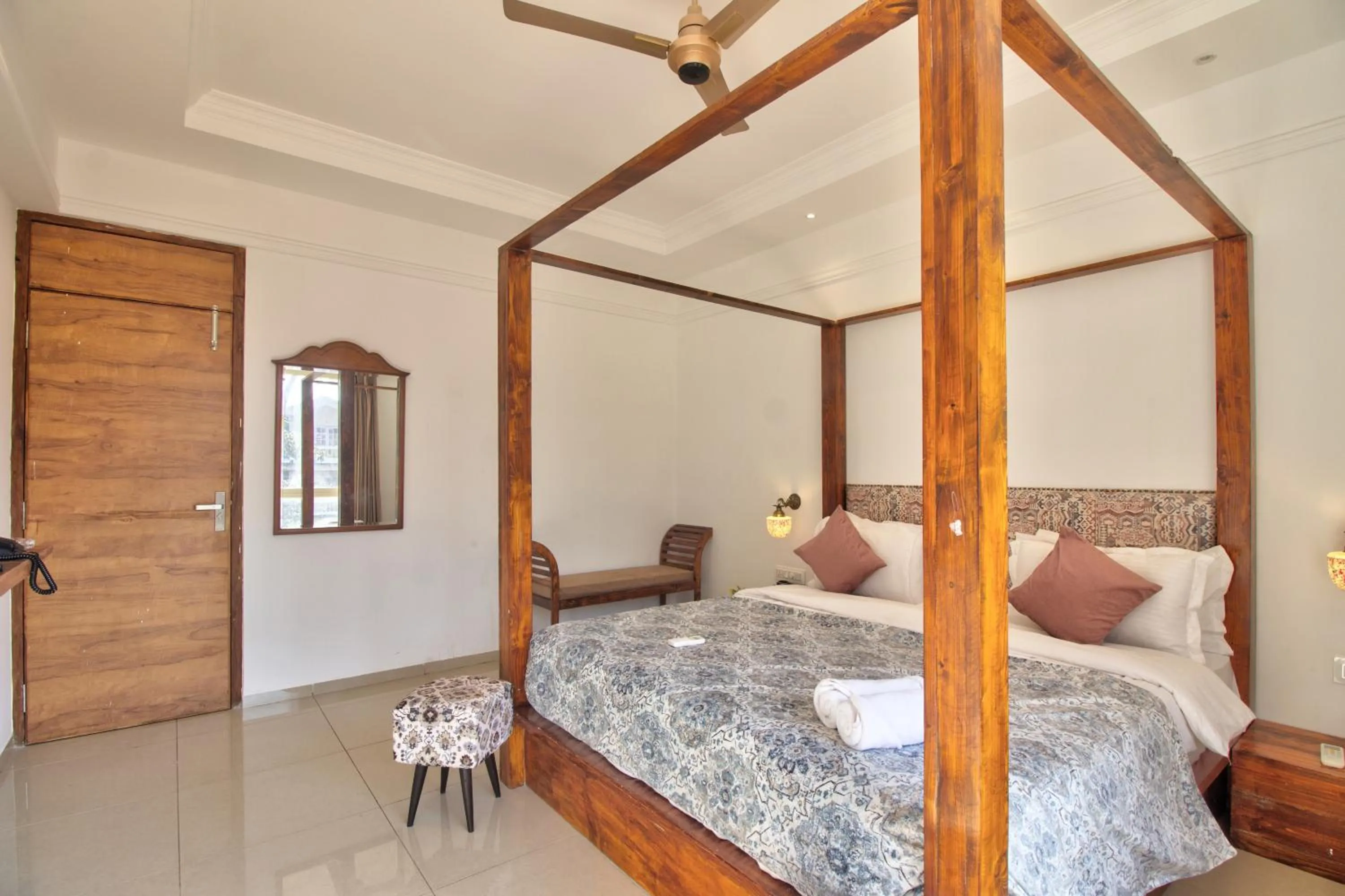 Photo of the whole room, Bed in Hotel Sea Sapphire ,Calangute