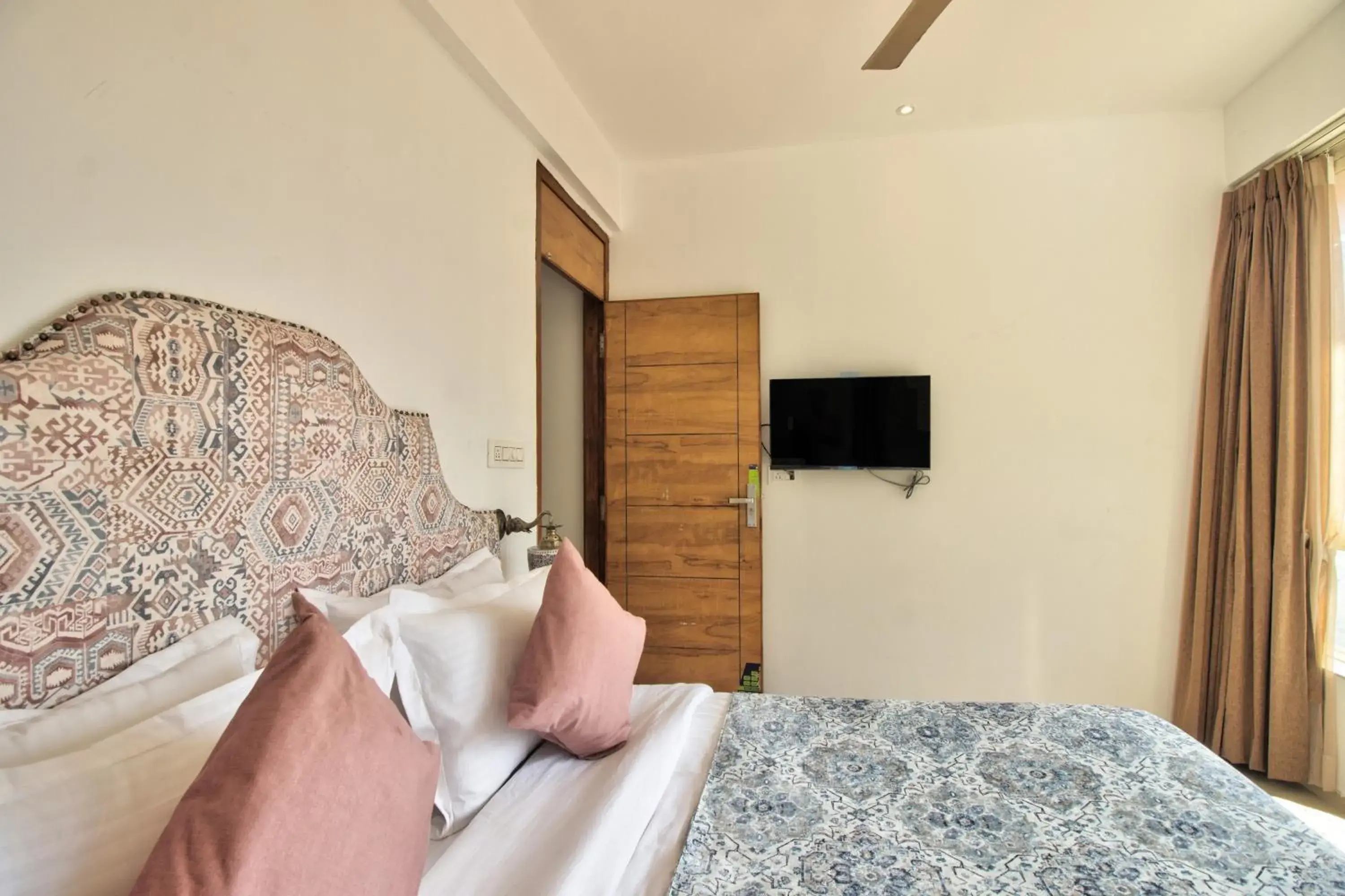 Photo of the whole room, Bed in Hotel Sea Sapphire ,Calangute Photo of the whole room, Bed in Hotel Sea Sapphire ,Calangute