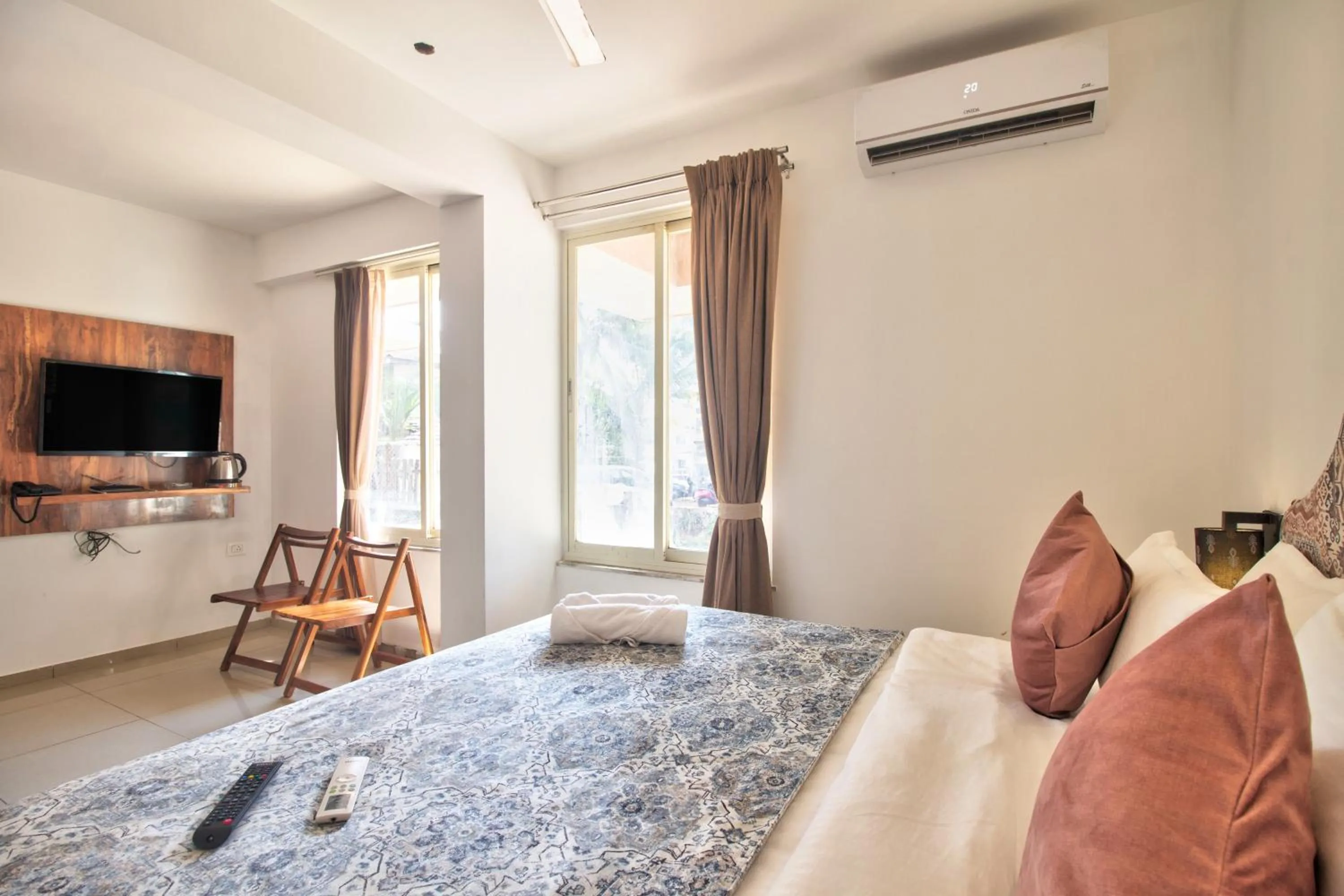 Photo of the whole room, Bed in Hotel Sea Sapphire ,Calangute