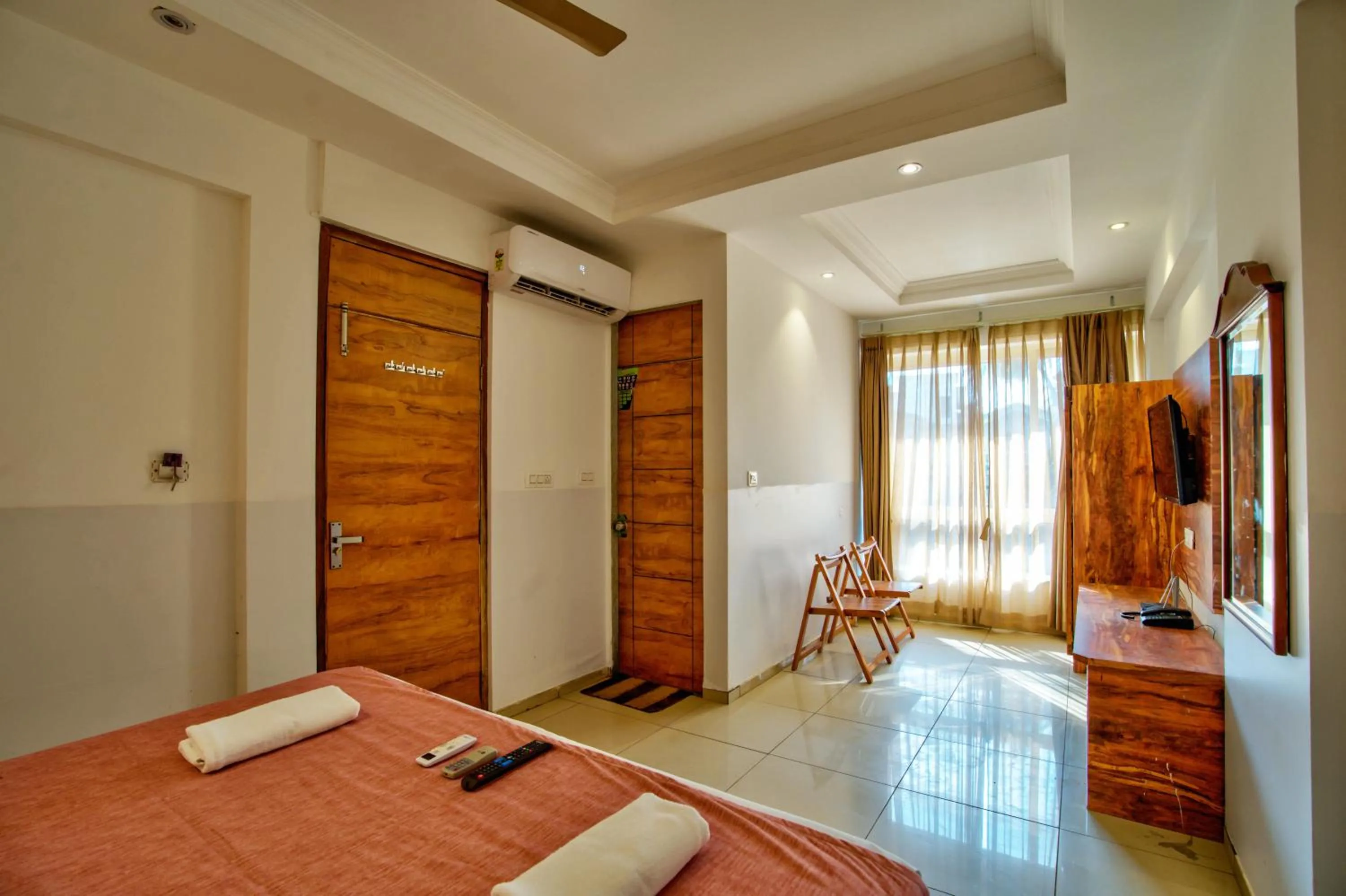 Photo of the whole room, Bed in Hotel Sea Sapphire ,Calangute