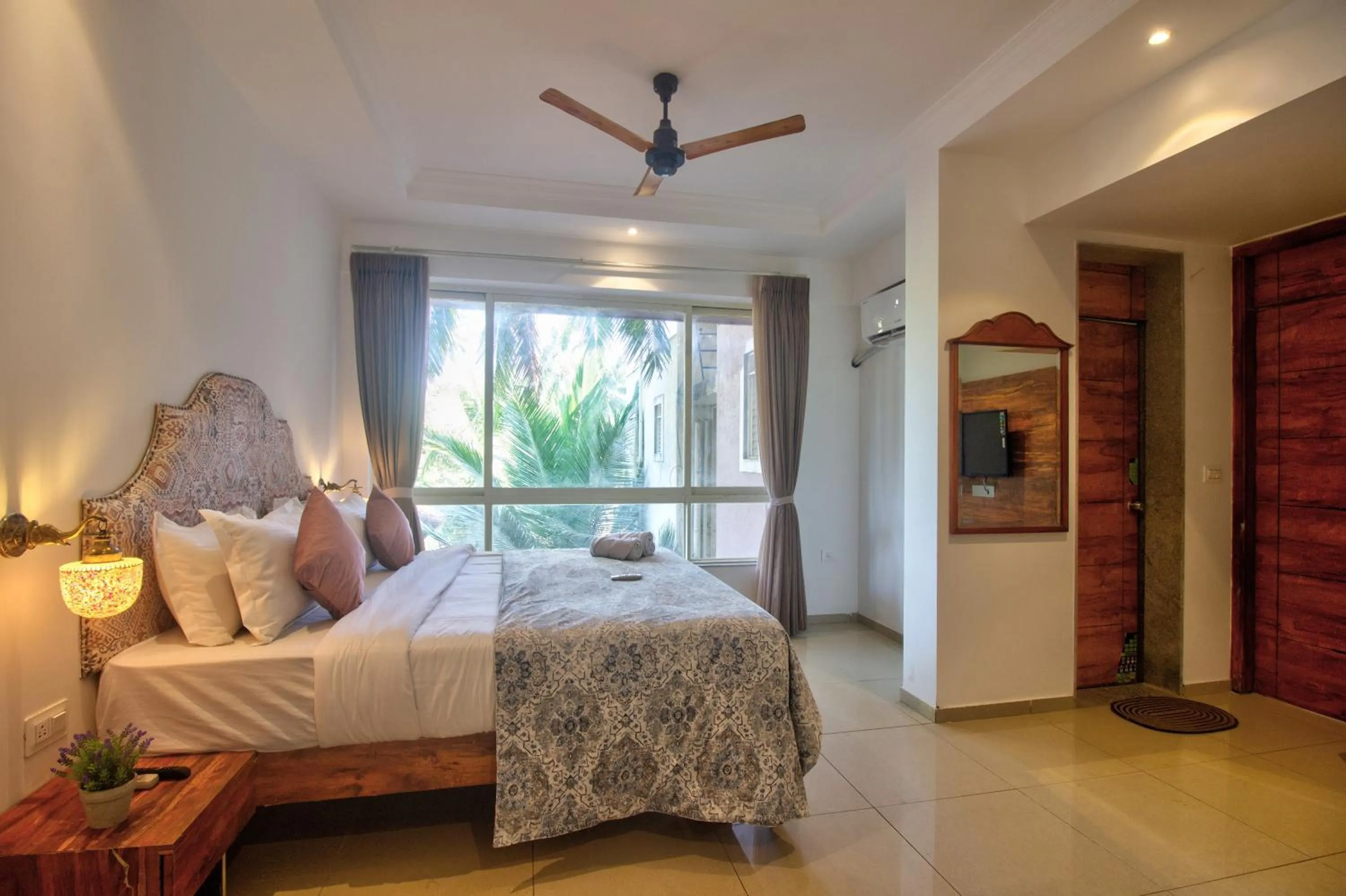 Photo of the whole room, Bed in Hotel Sea Sapphire ,Calangute