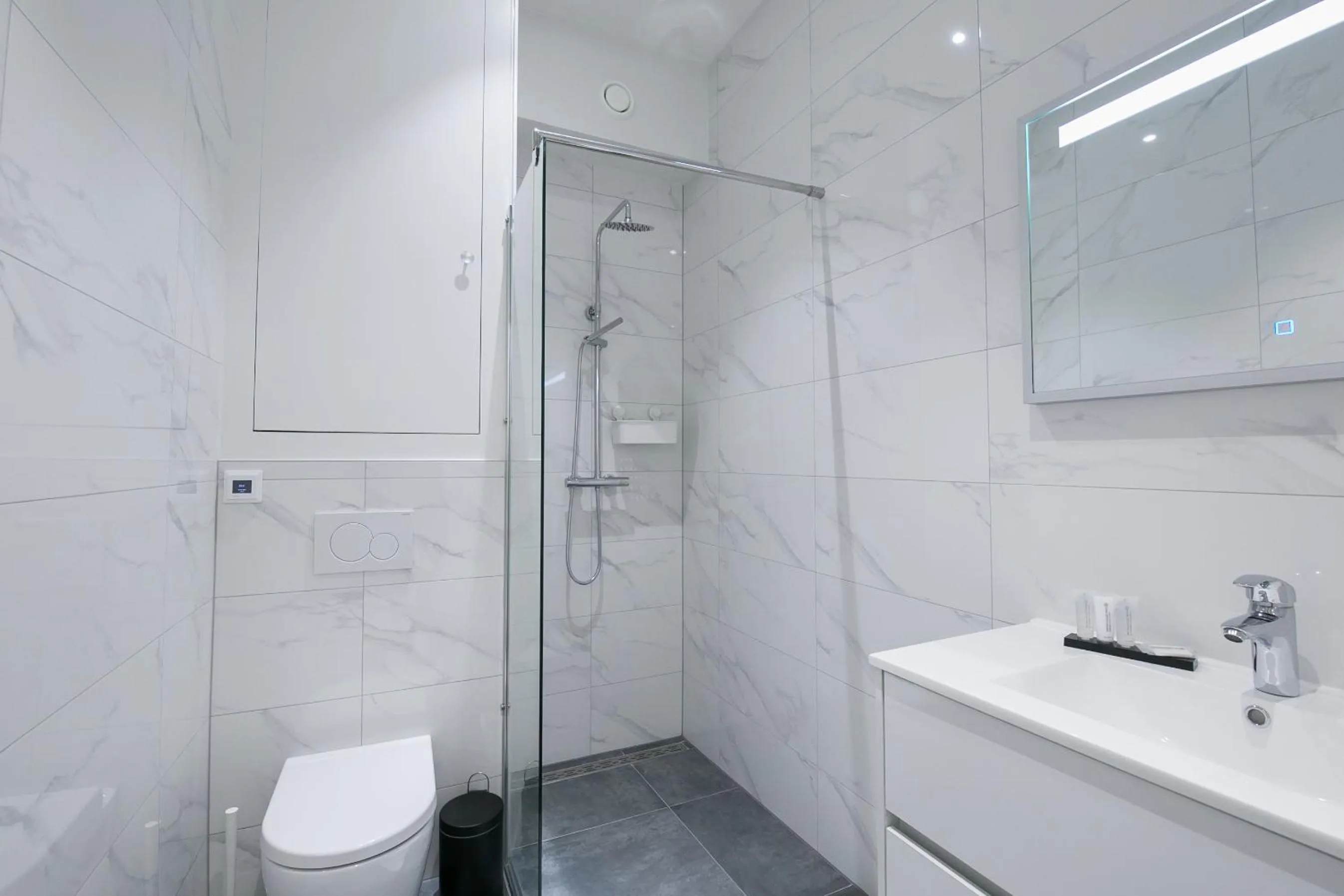 Shower in Four Star Apartments - Keizerstraat