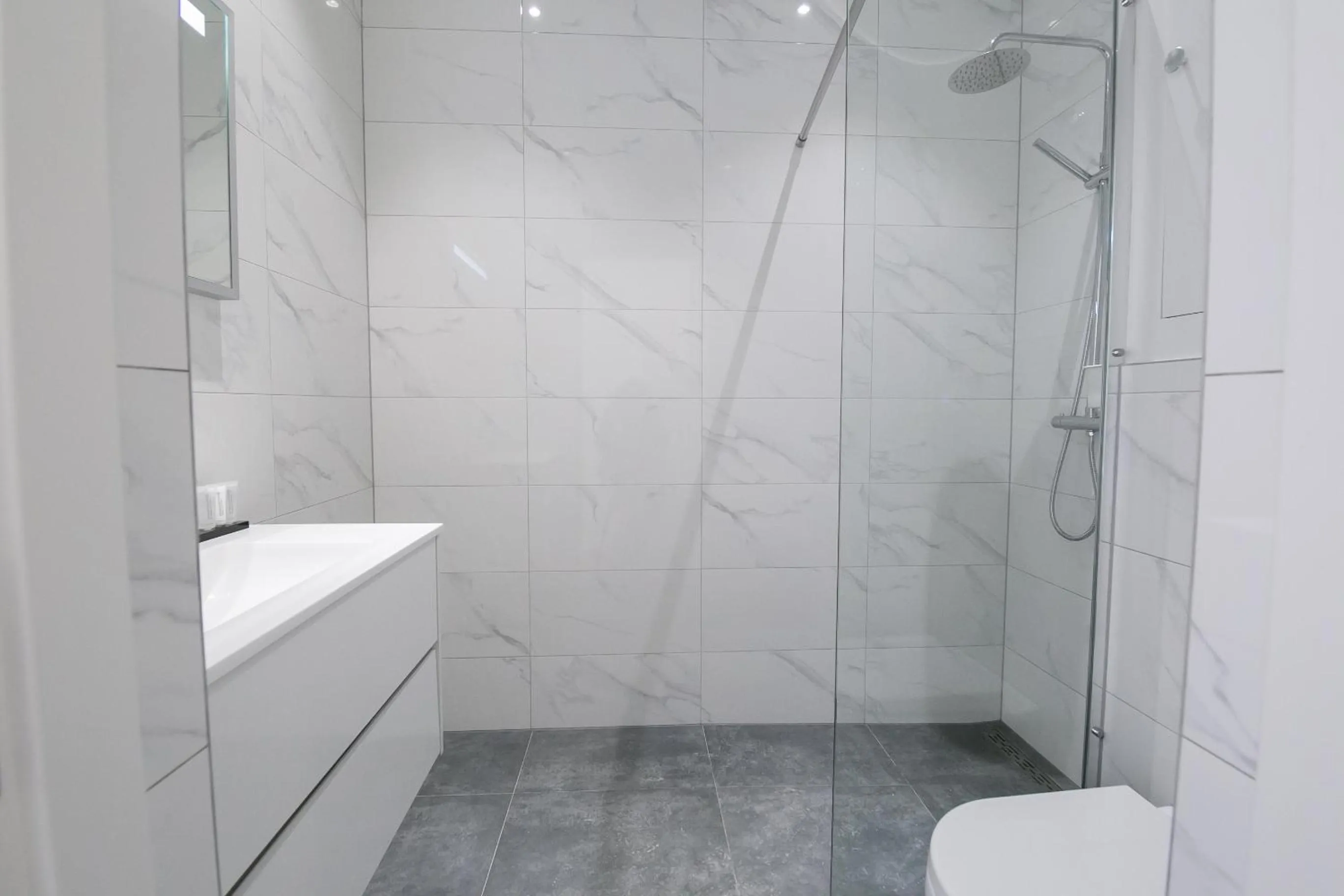 Bathroom in Four Star Apartments - Keizerstraat