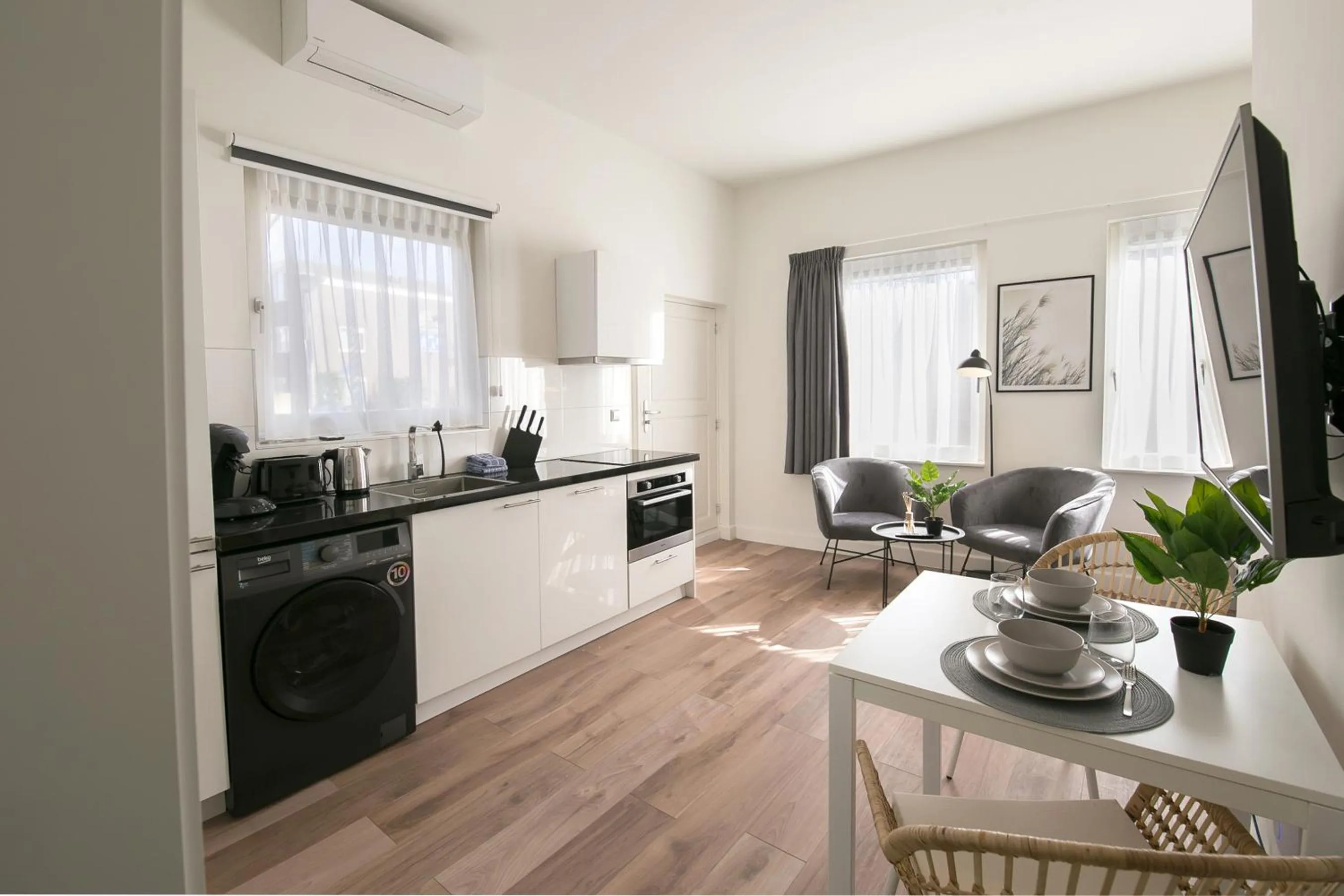 Kitchen or kitchenette in Four Star Apartments - Keizerstraat