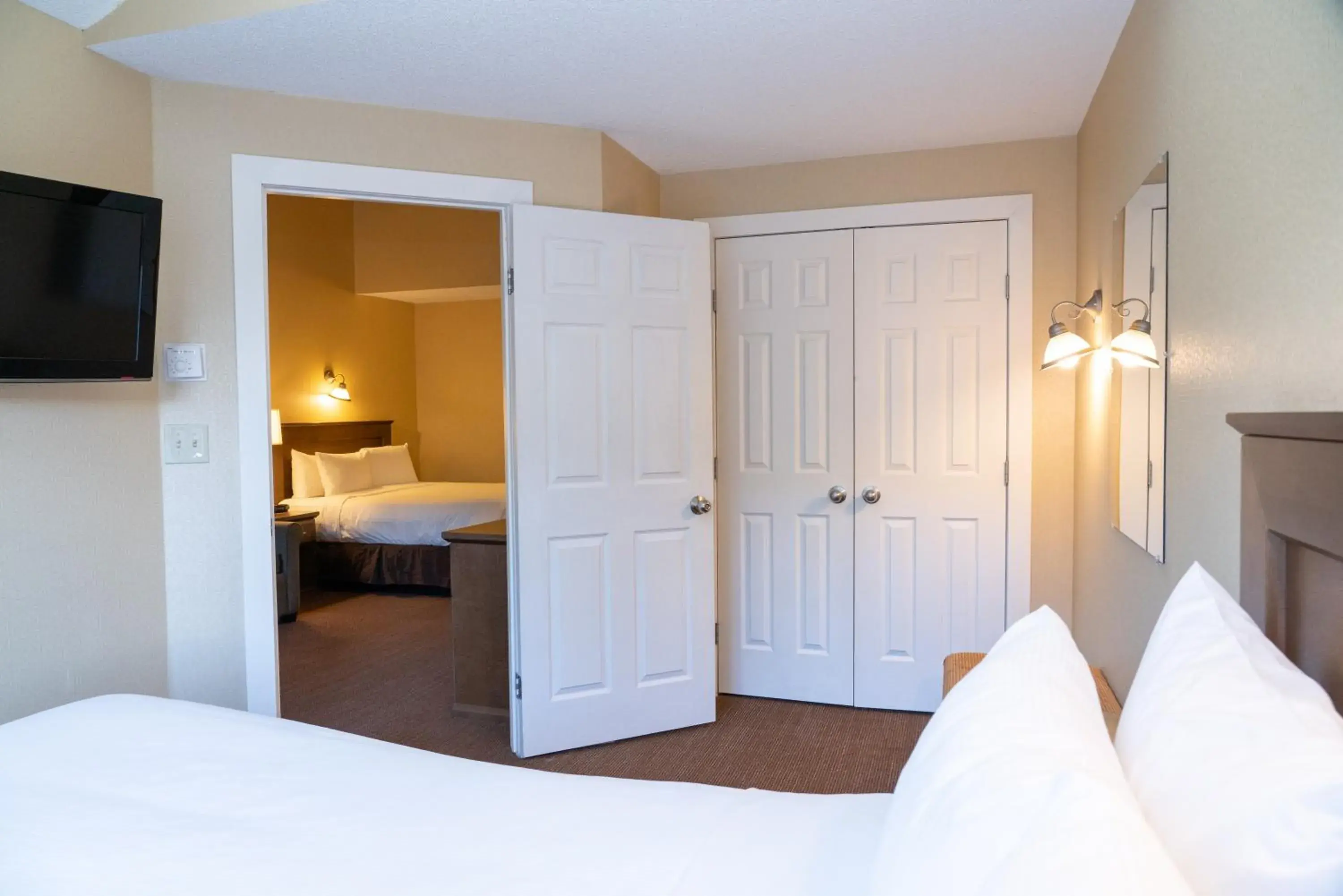 Bedroom, Bed in Irwin's Mountain Inn Bedroom, Bed in Irwin's Mountain Inn