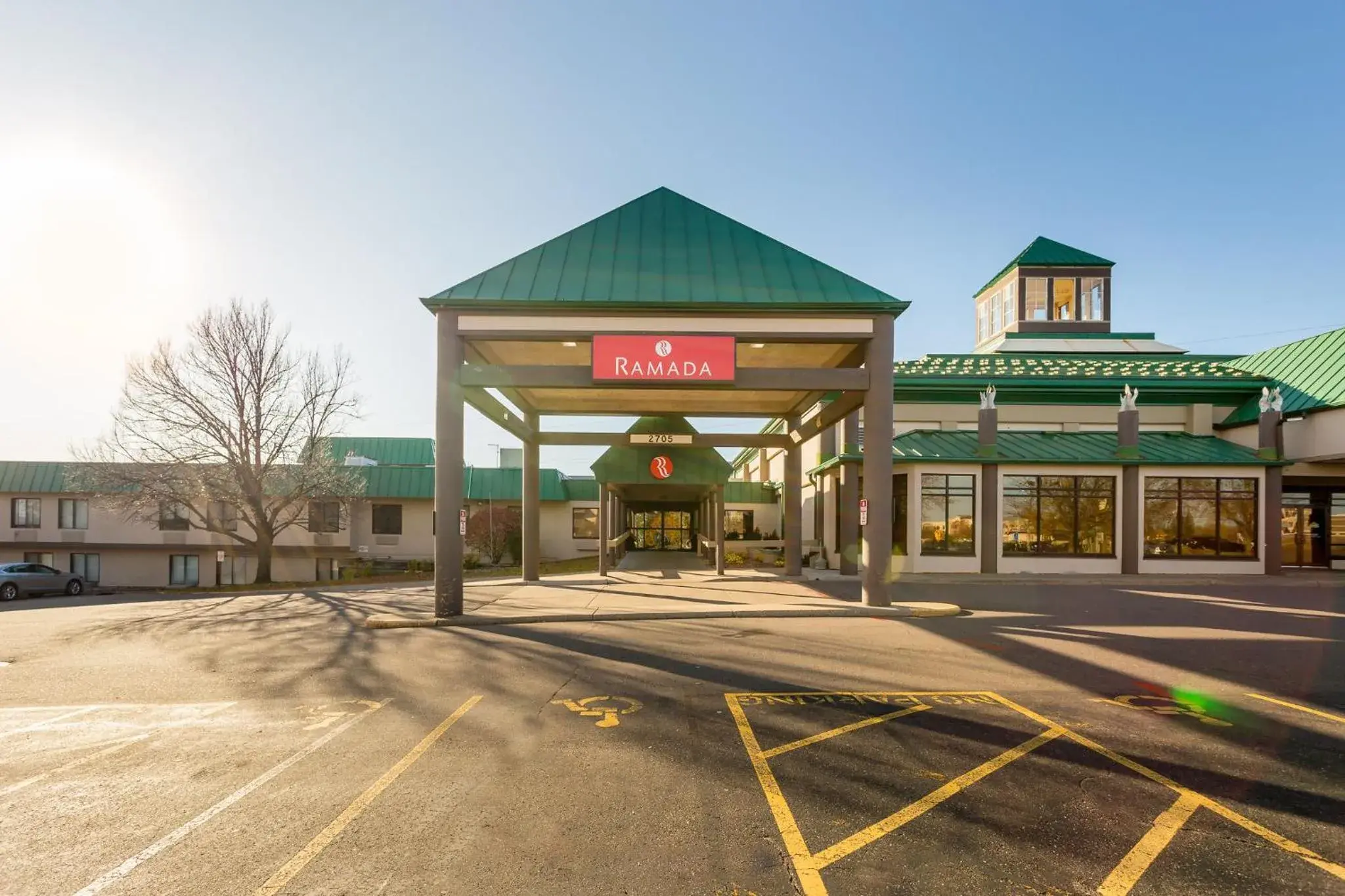 Property building in Ramada by Wyndham Plymouth Hotel & Conference Center Property building in Ramada by Wyndham Plymouth Hotel & Conference Center