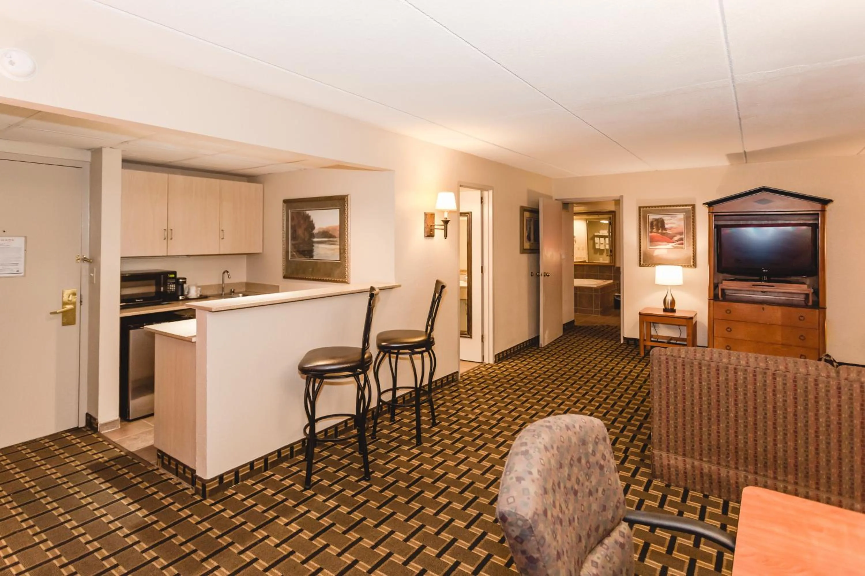 Kitchen or kitchenette in Ramada by Wyndham Plymouth Hotel & Conference Center
