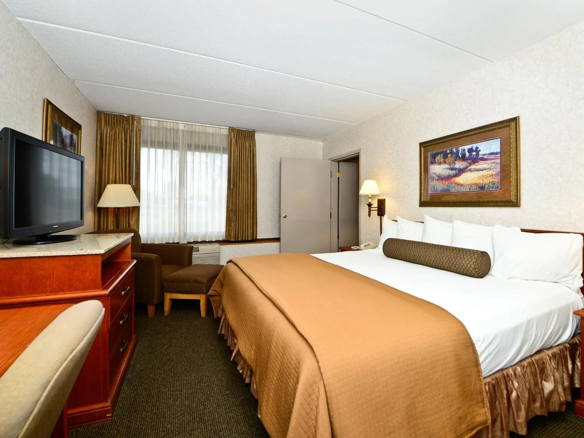 Bed in Ramada by Wyndham Plymouth Hotel & Conference Center