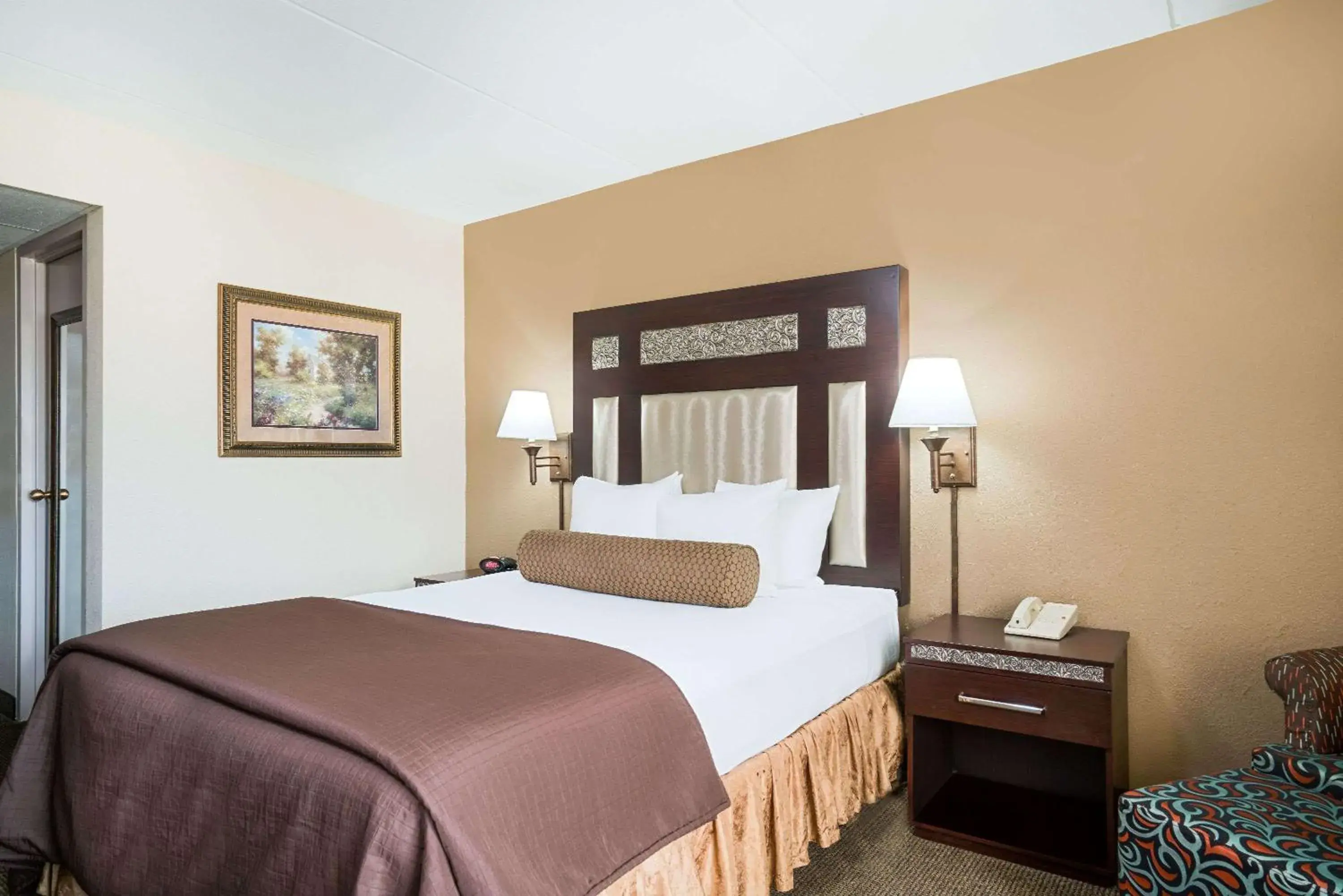 Photo of the whole room, Bed in Ramada by Wyndham Plymouth Hotel & Conference Center Photo of the whole room, Bed in Ramada by Wyndham Plymouth Hotel & Conference Center