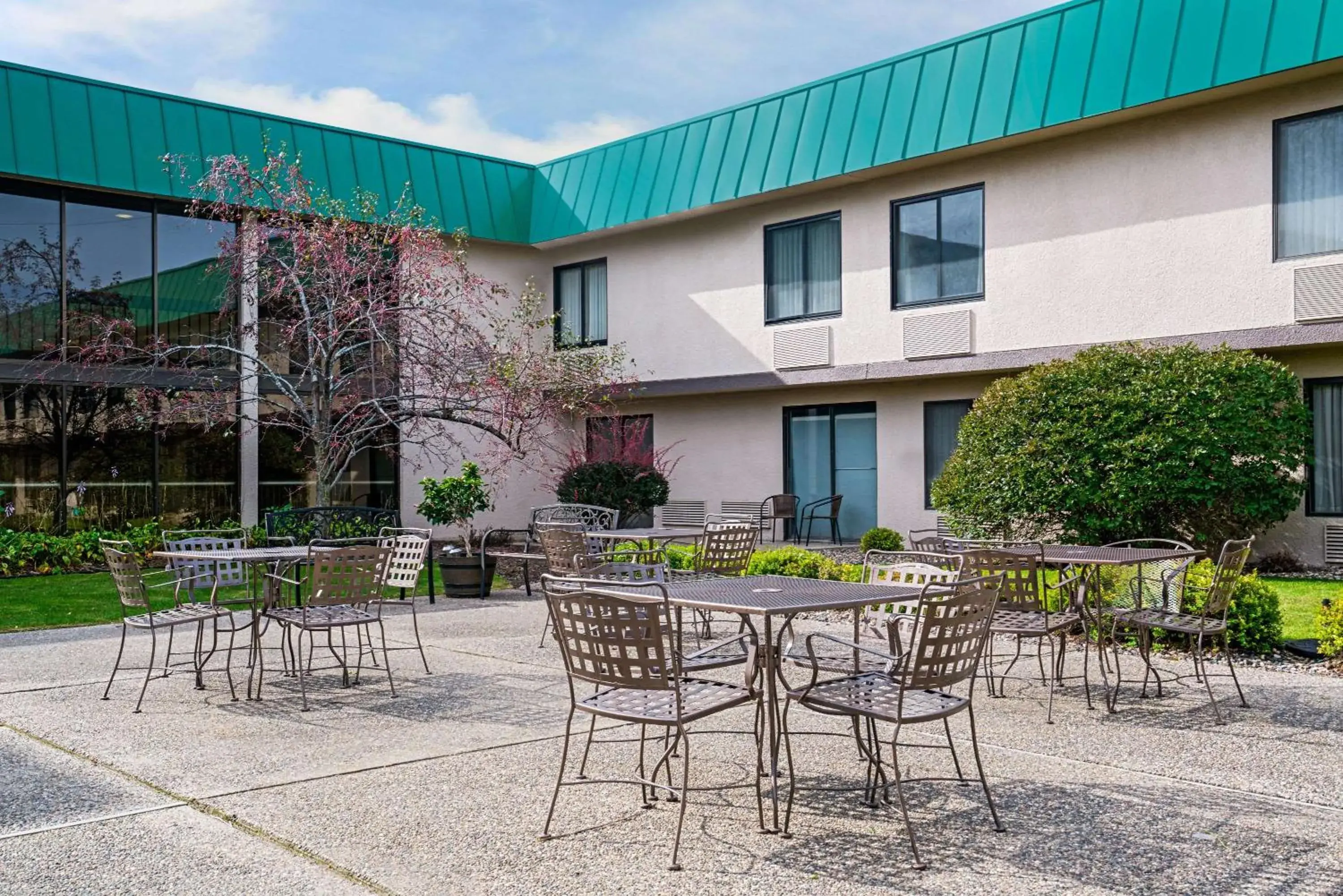 Property building in Ramada by Wyndham Plymouth Hotel & Conference Center Property building in Ramada by Wyndham Plymouth Hotel & Conference Center