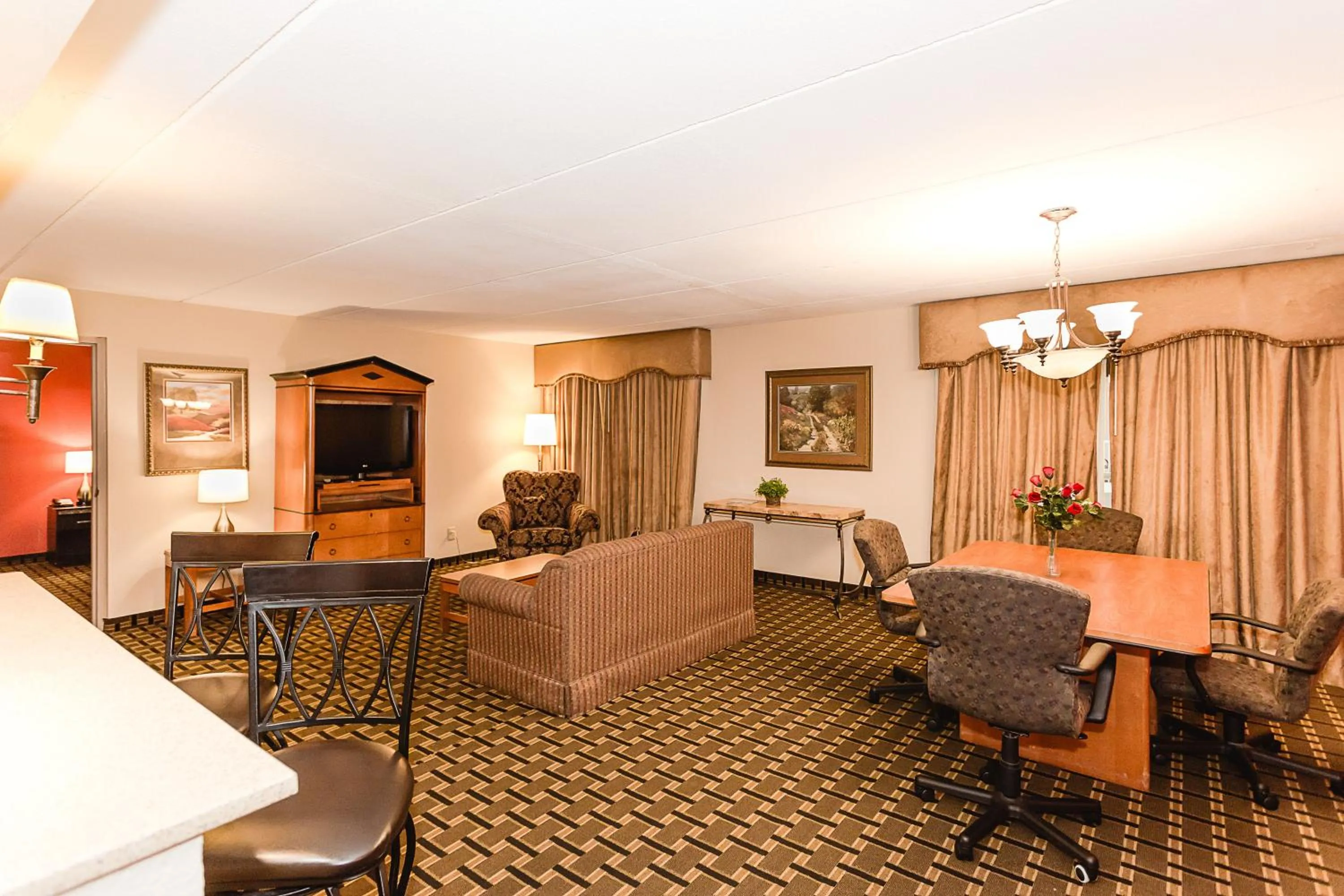 Ramada by Wyndham Plymouth Hotel & Conference Center