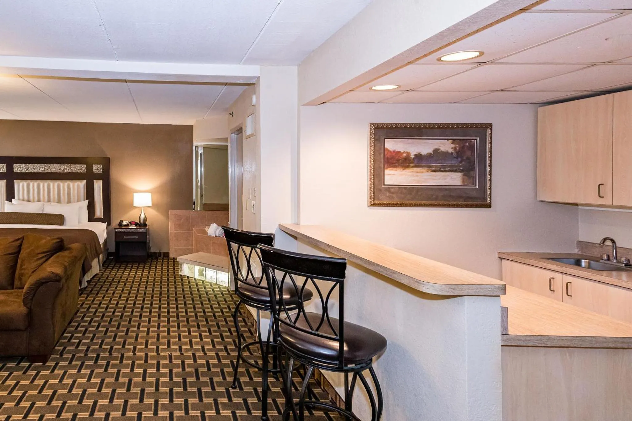 Dining area in Ramada by Wyndham Plymouth Hotel & Conference Center