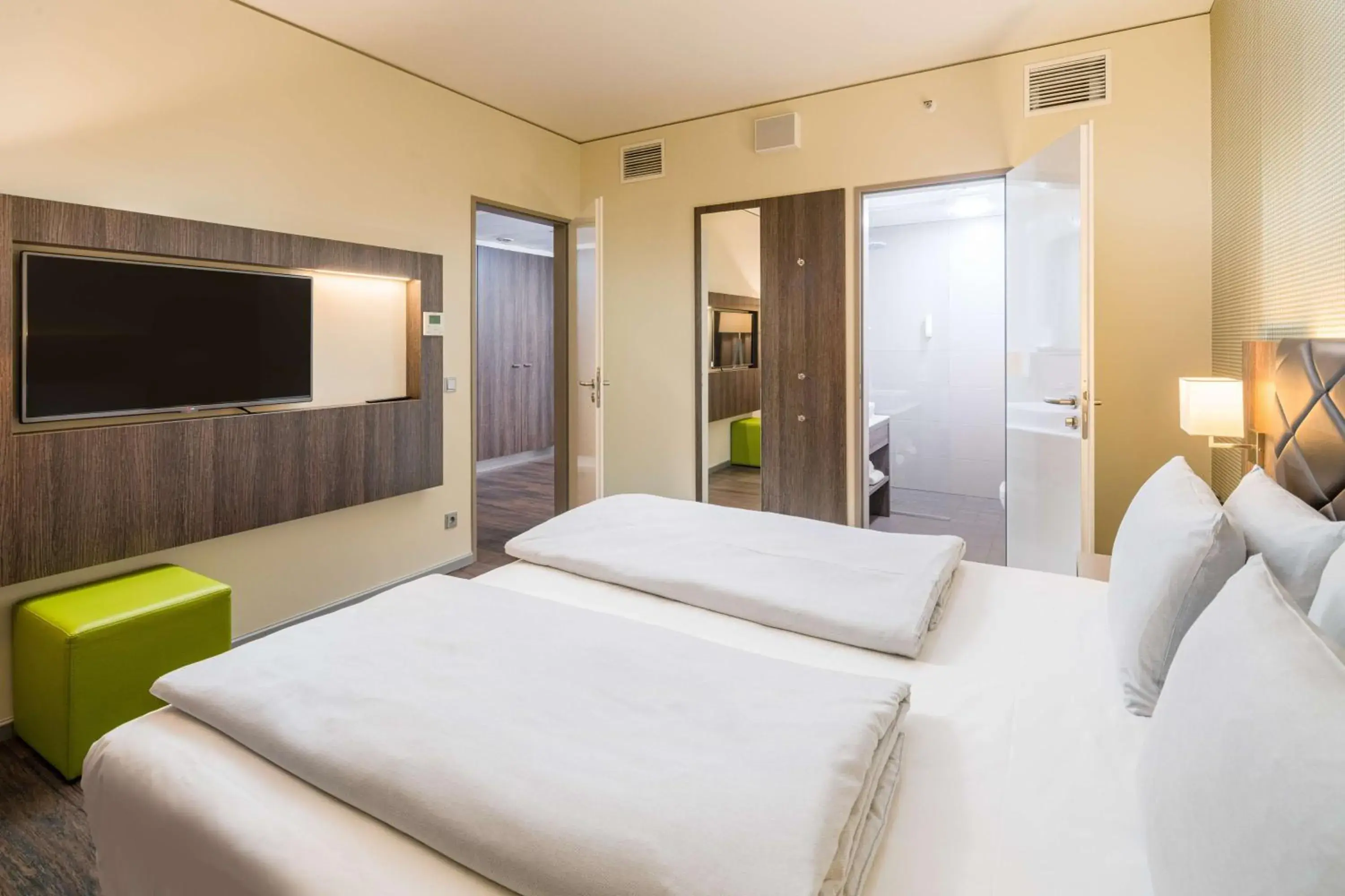 Bedroom, Bed in Best Western Hotel Airport Frankfurt Bedroom, Bed in Best Western Hotel Airport Frankfurt