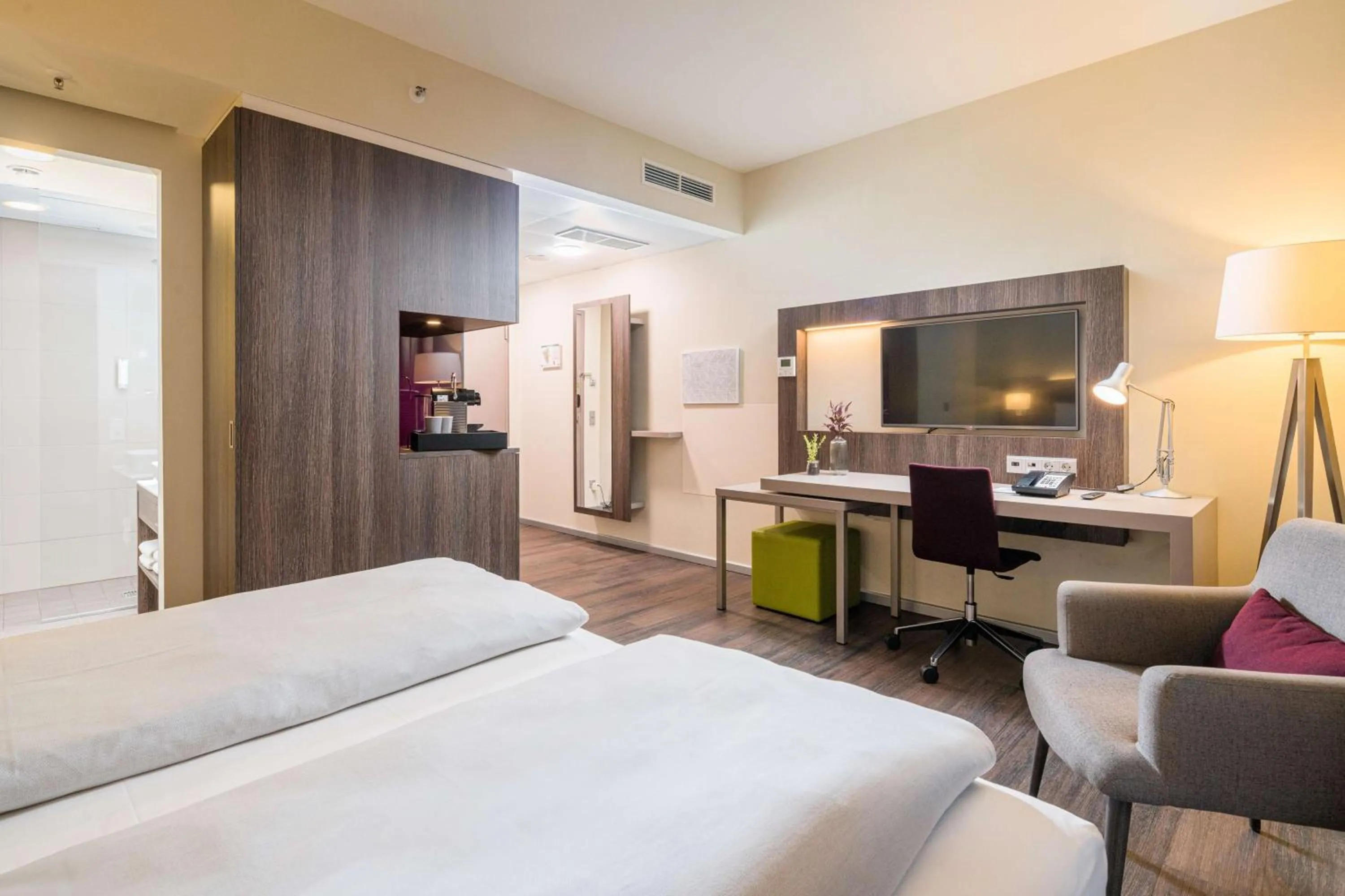 Bedroom, Bed in Best Western Hotel Airport Frankfurt