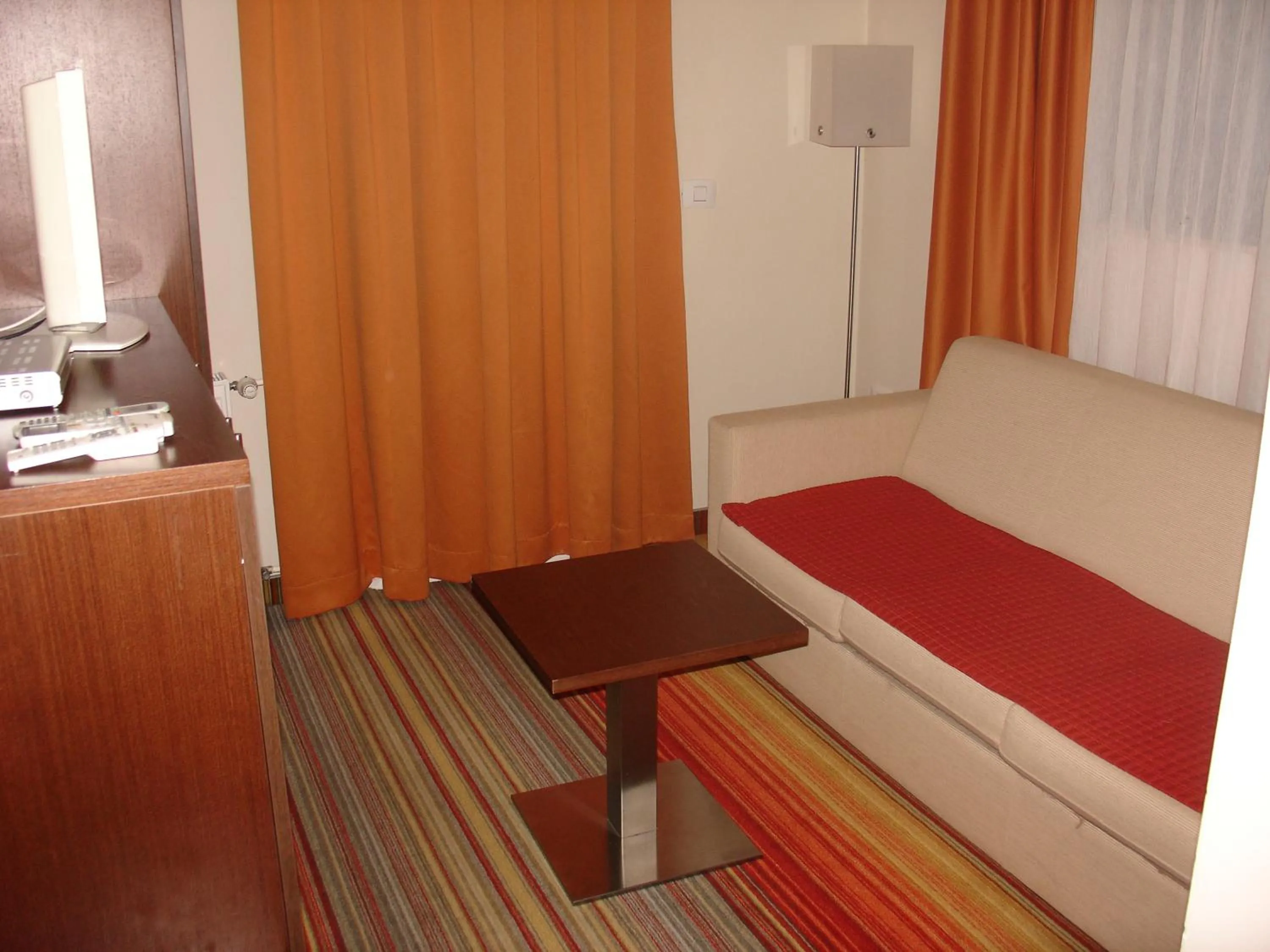 Seating area, Bed in B&B Janežič