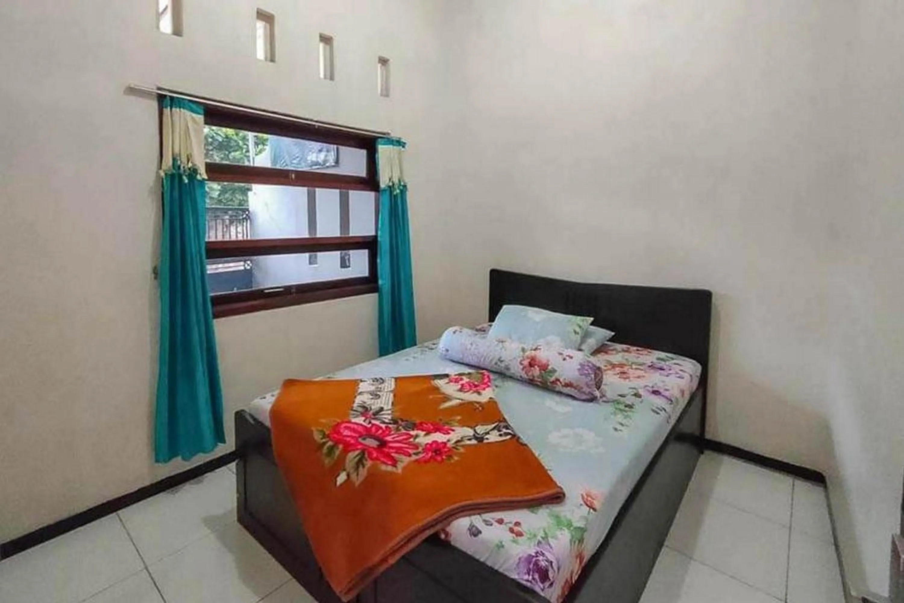 Bed in Villa Ghazani 4 at Desa Wisata Songgokerto
