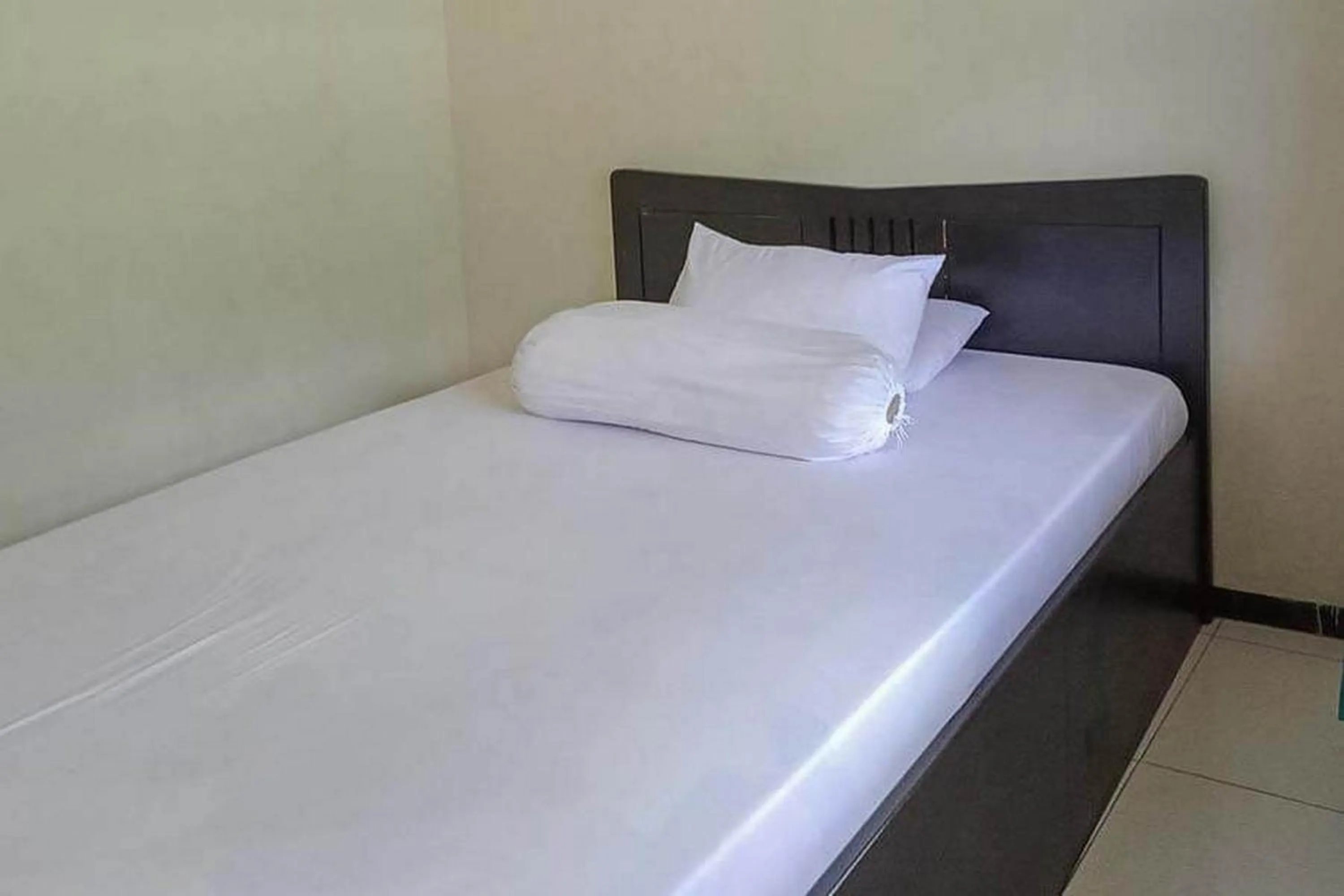 Bed in Villa Ghazani 4 at Desa Wisata Songgokerto