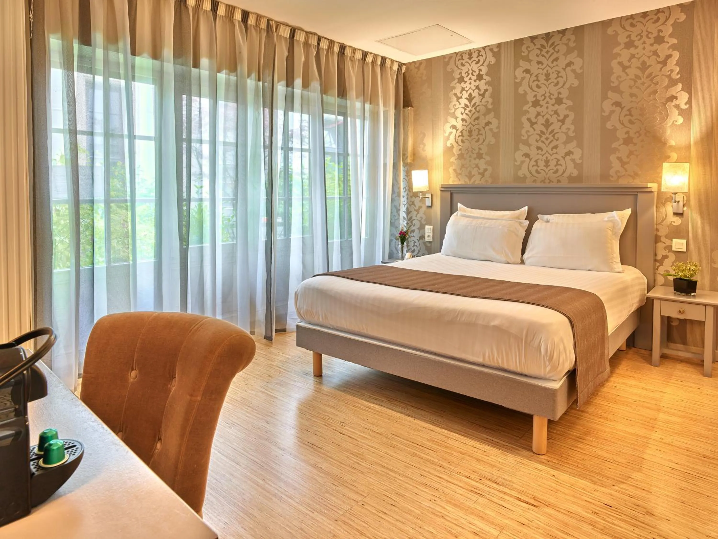 Bedroom, Bed in Hotel De Guise Nancy Vieille Ville