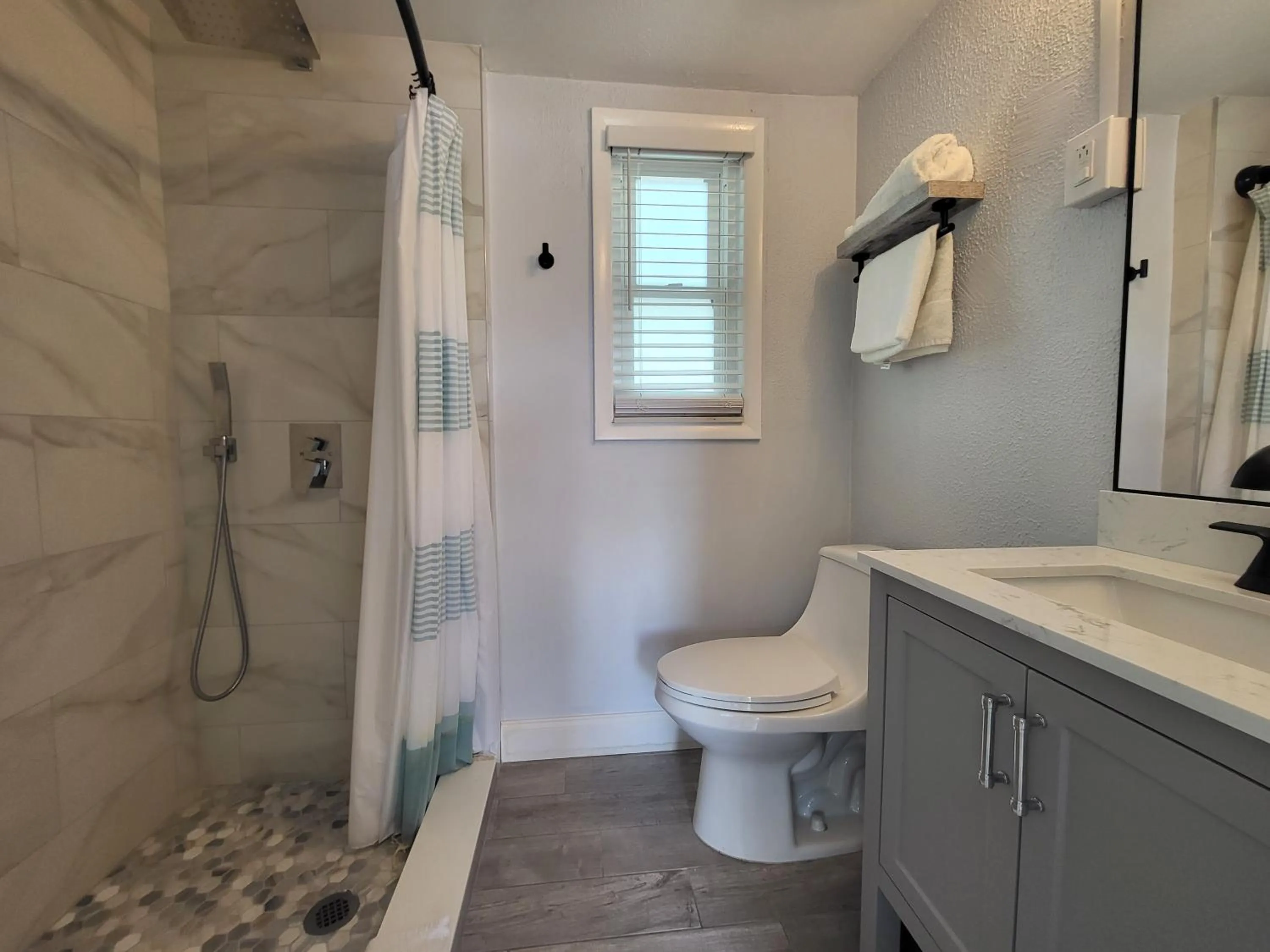 Bathroom in Barefoot mailman motel